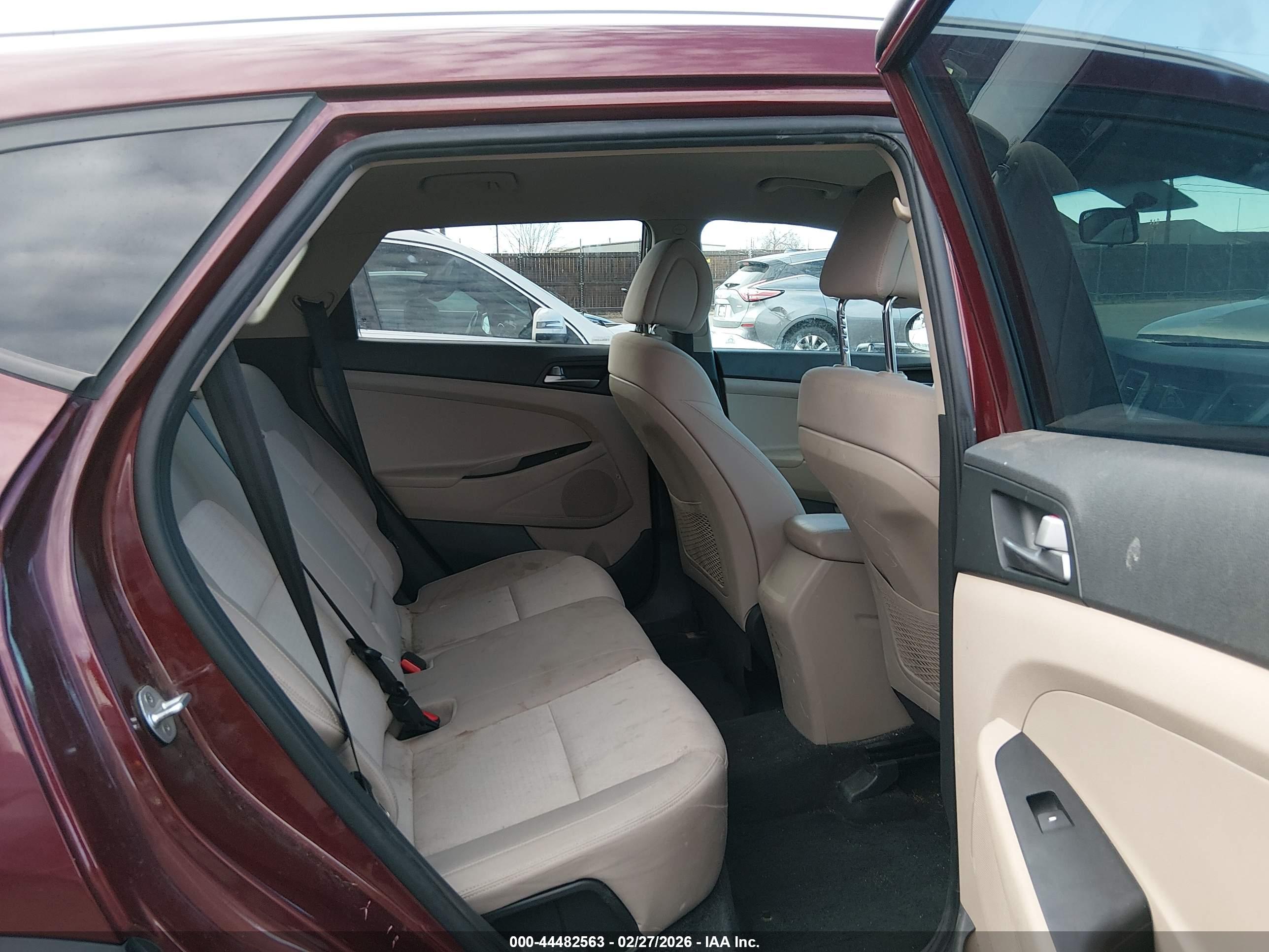 HYUNDAI TUCSON image 8