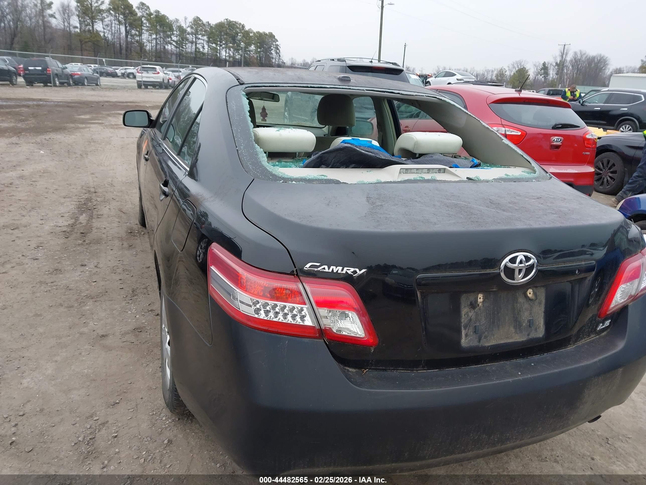 TOYOTA CAMRY image 6