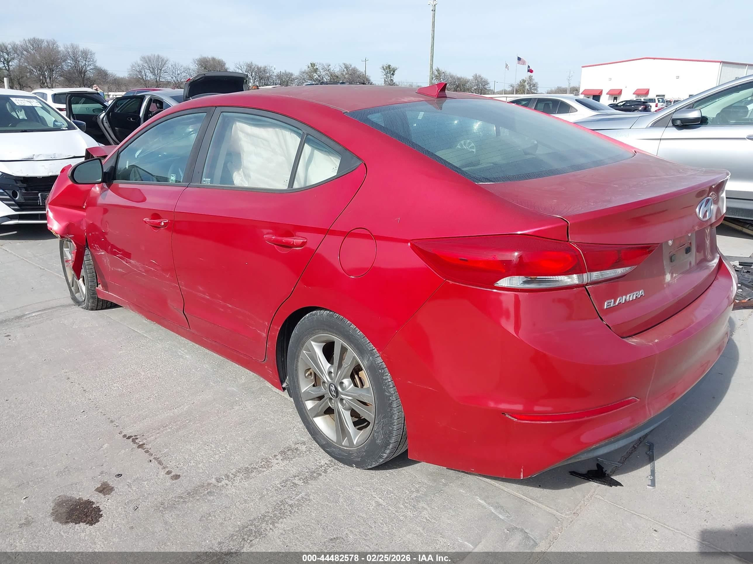 HYUNDAI ELANTRA image 3