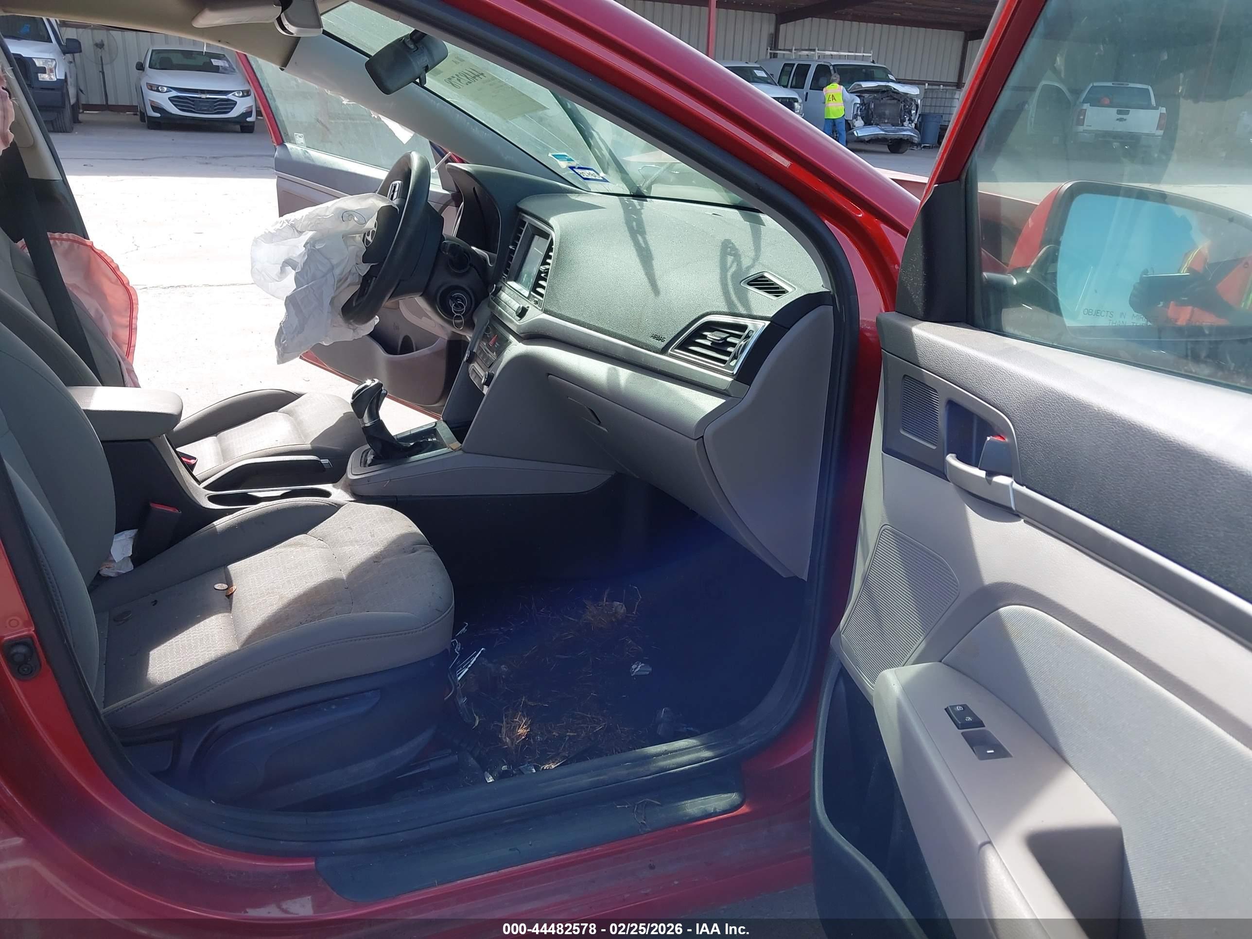 HYUNDAI ELANTRA image 5