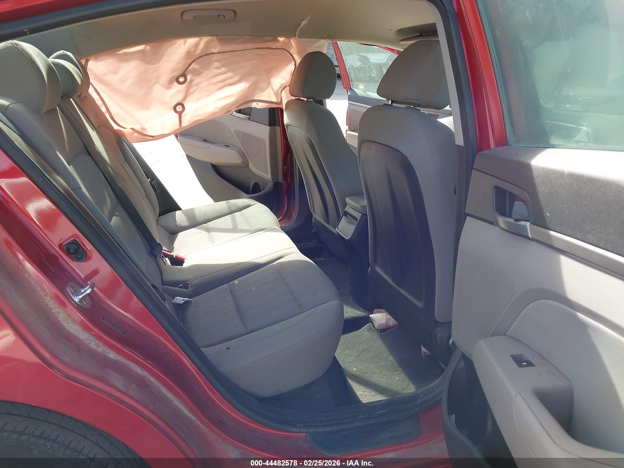 HYUNDAI ELANTRA image 8