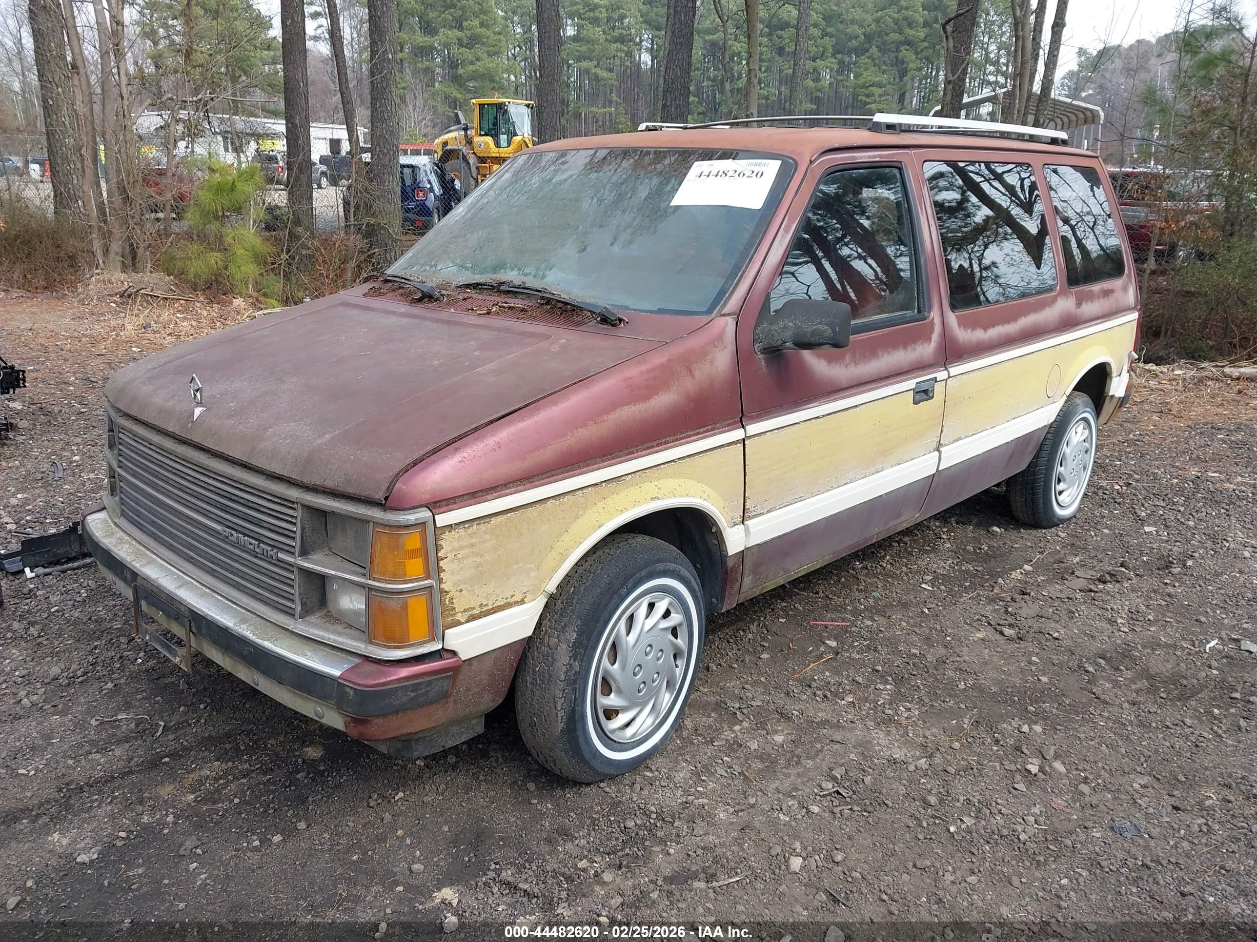 PLYMOUTH VOYAGER image 2