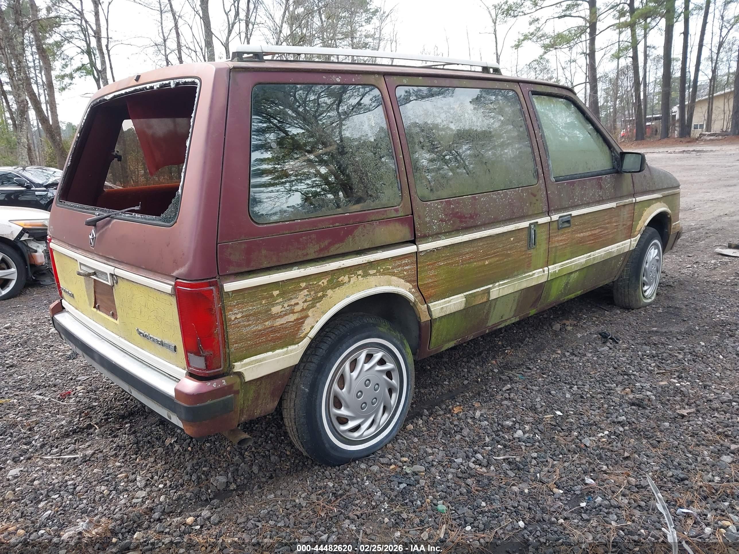PLYMOUTH VOYAGER image 4