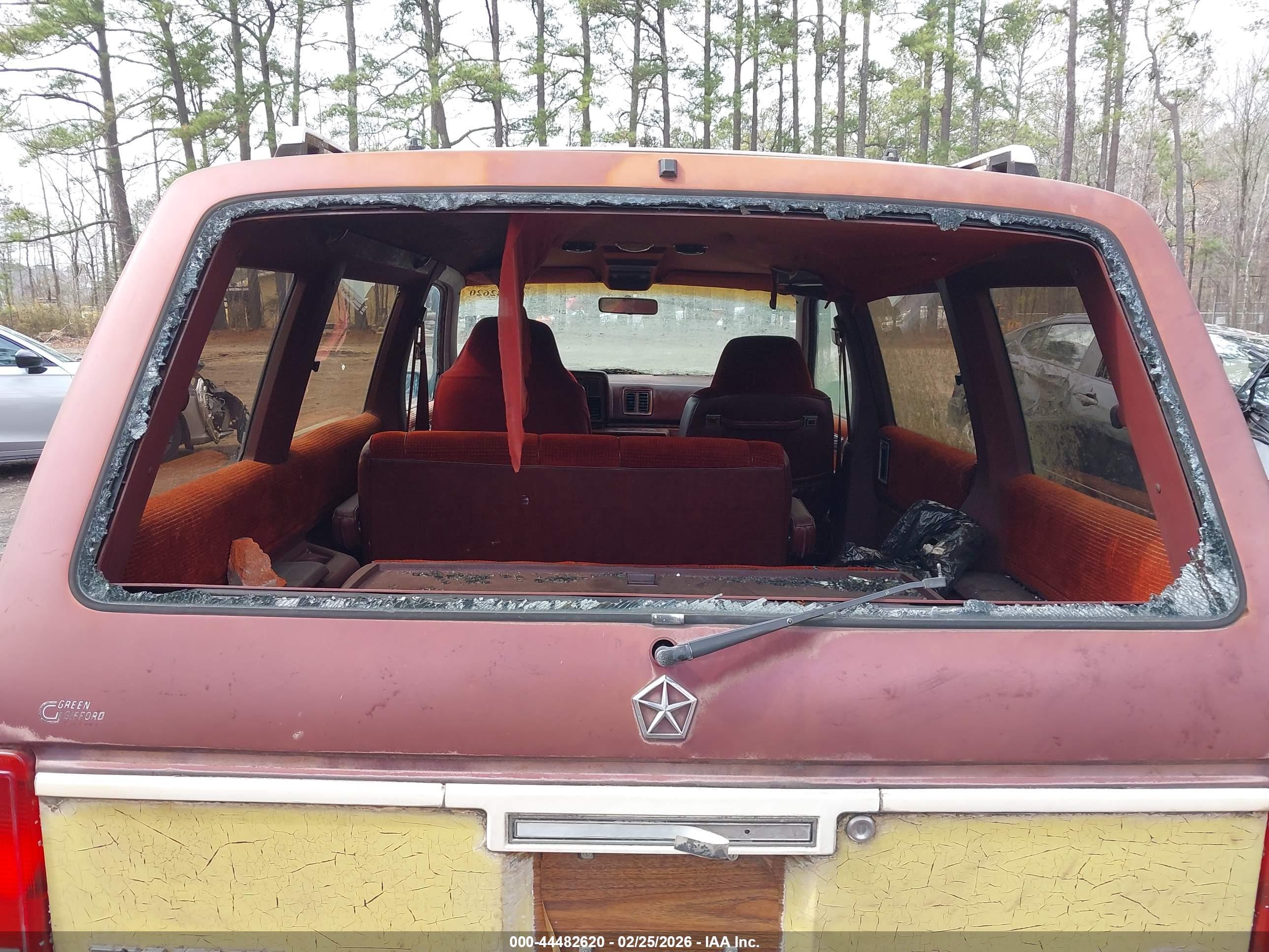 PLYMOUTH VOYAGER image 6
