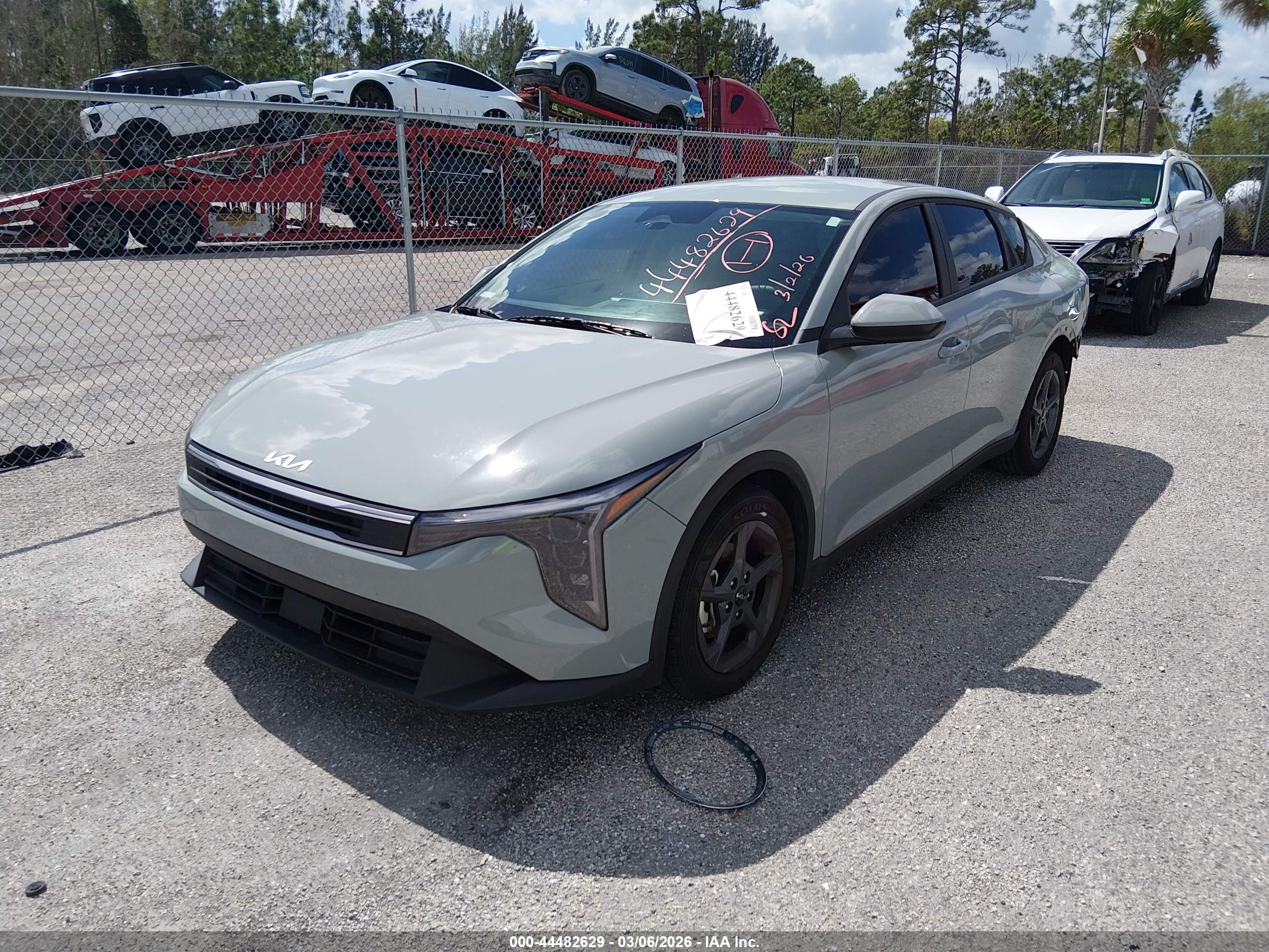 KIA K4 image 2