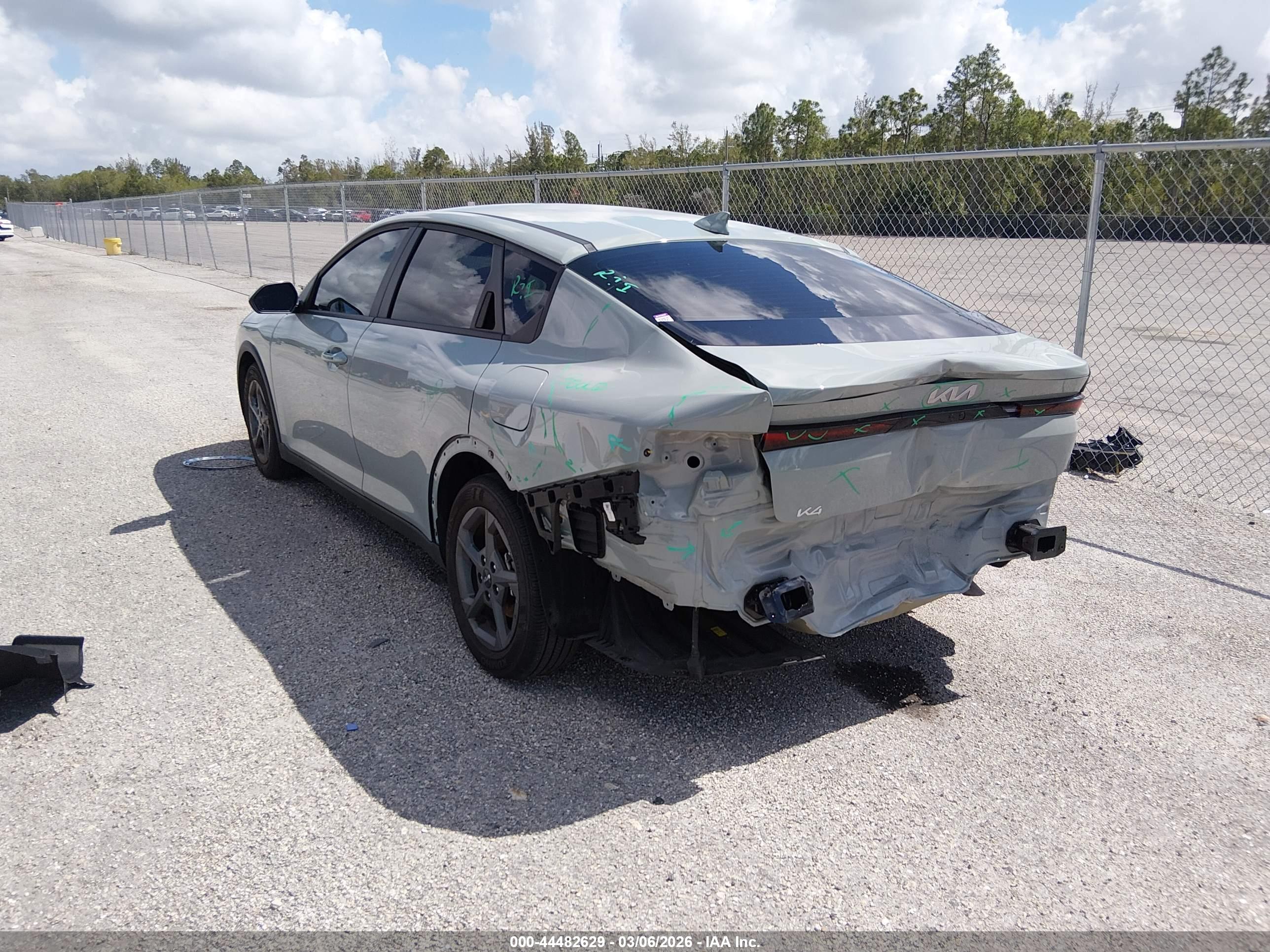 KIA K4 image 3