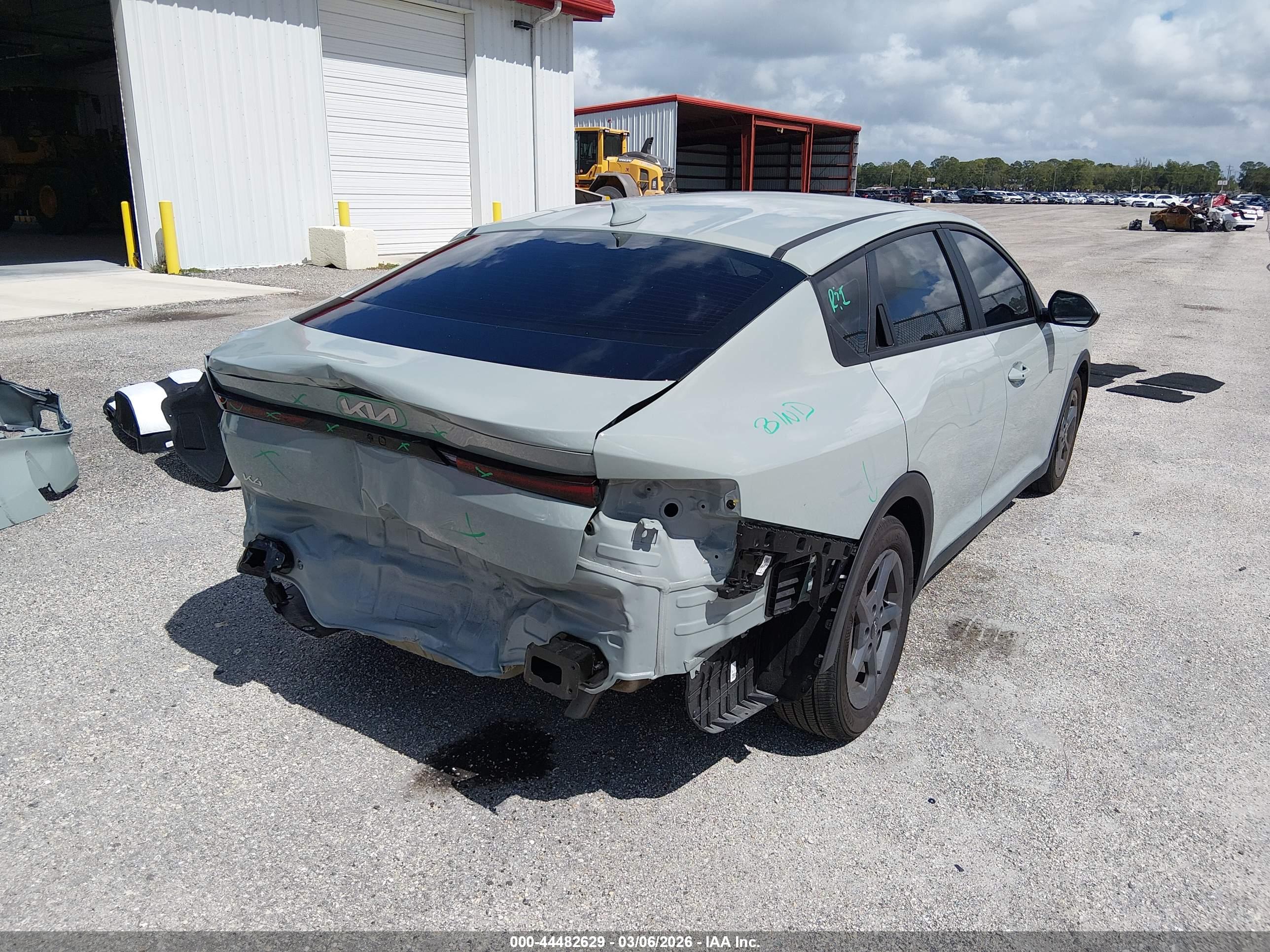 KIA K4 image 4