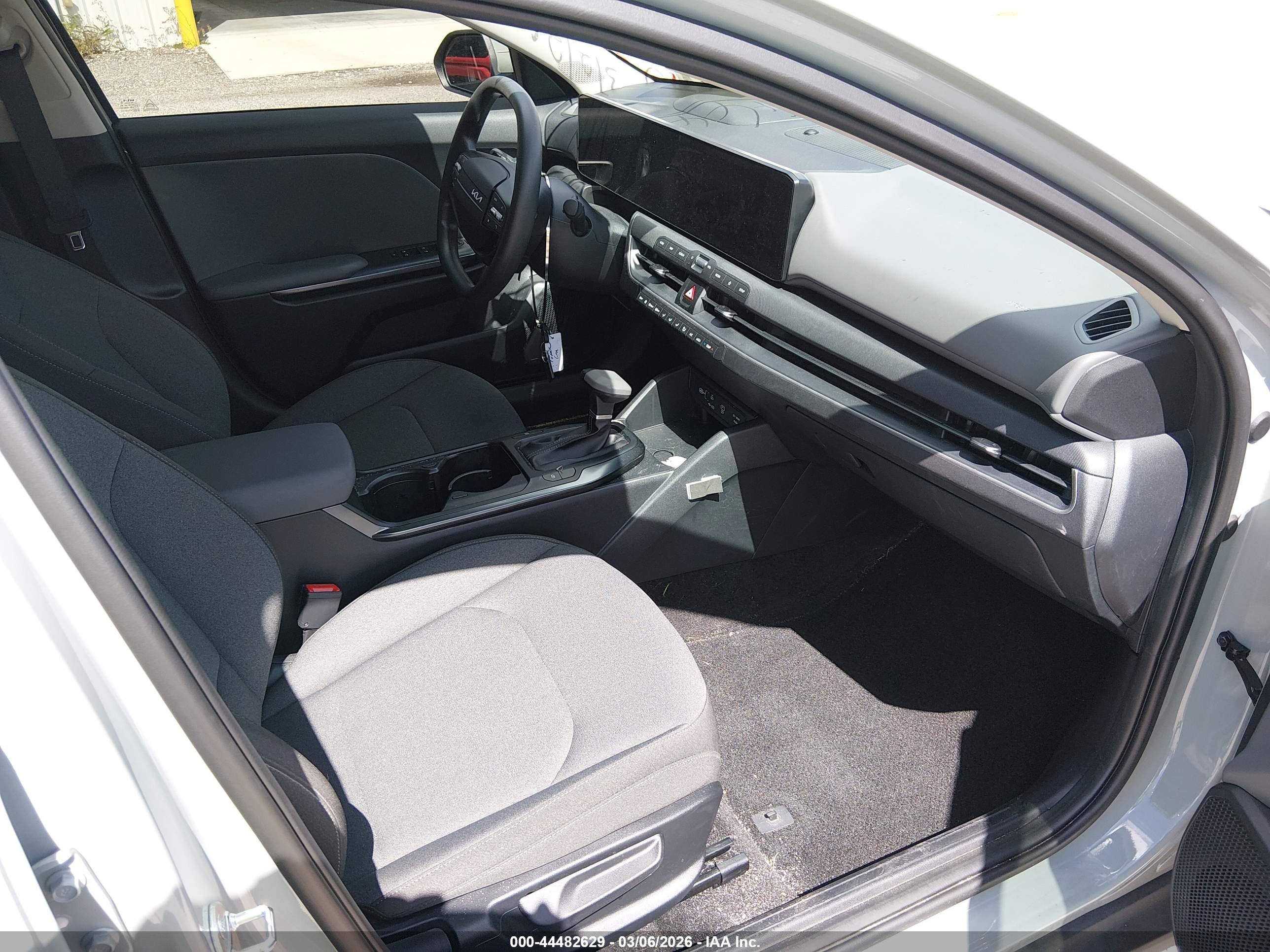 KIA K4 image 5