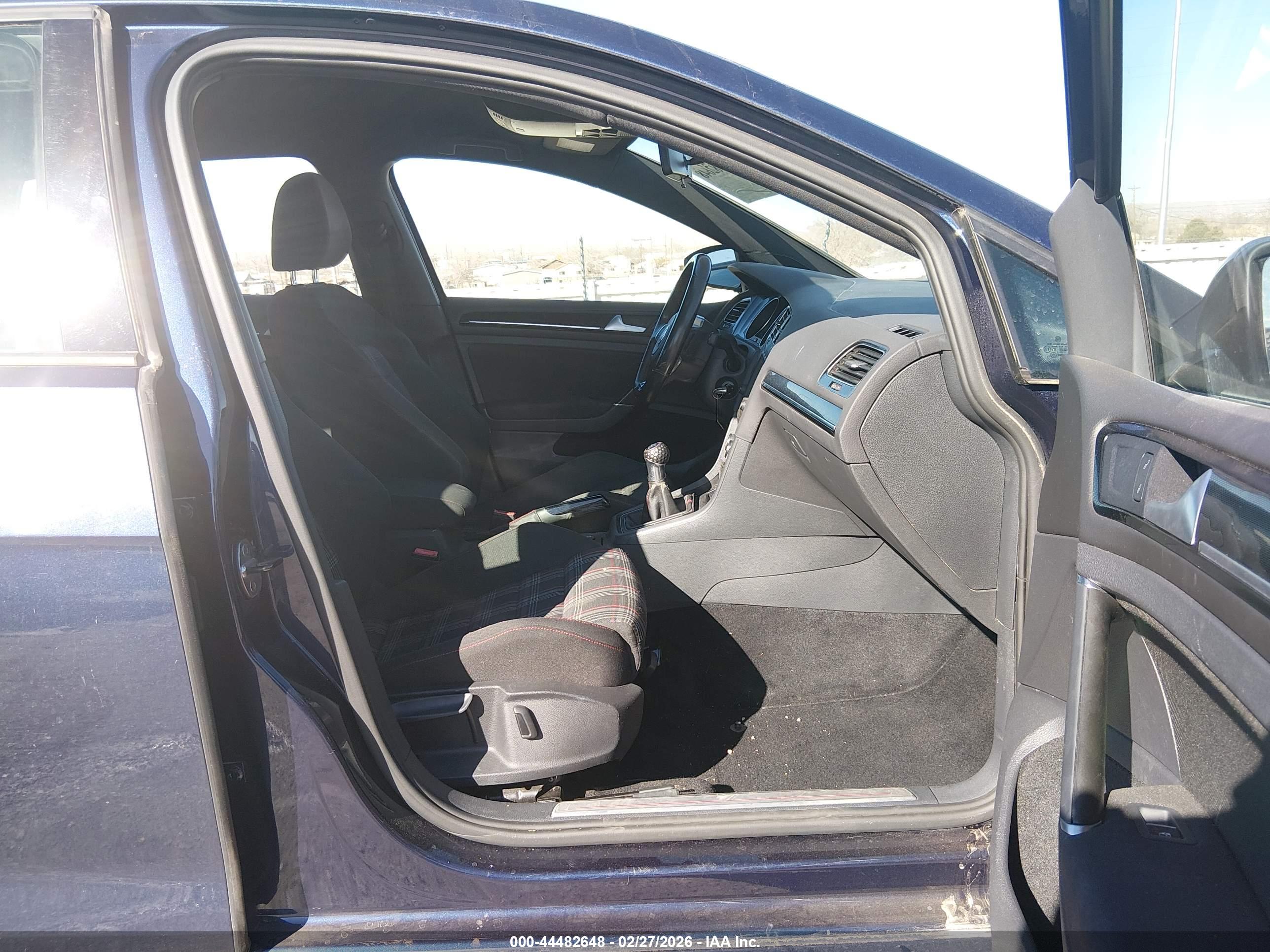VOLKSWAGEN GOLF image 5