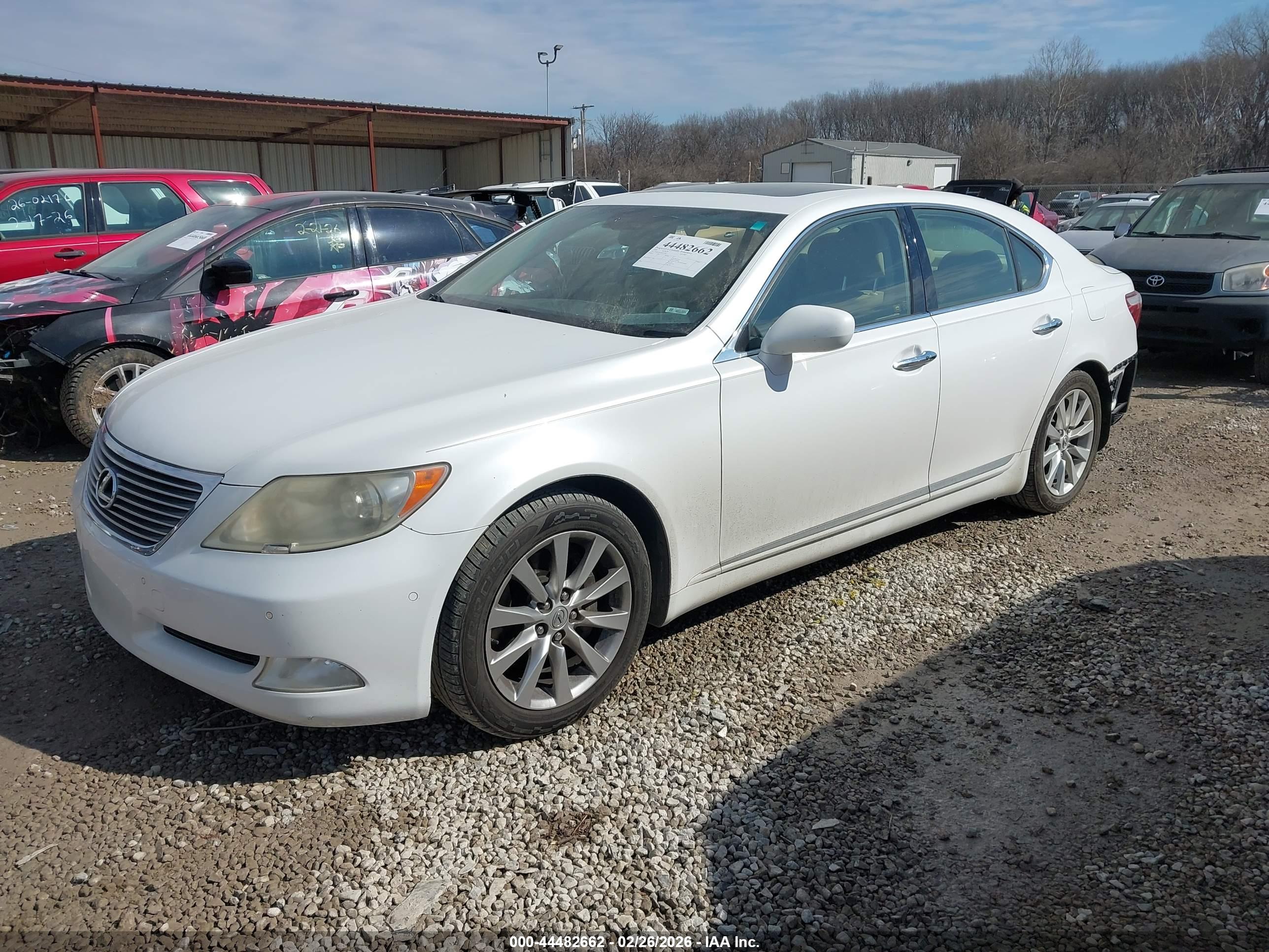 LEXUS LS image 2