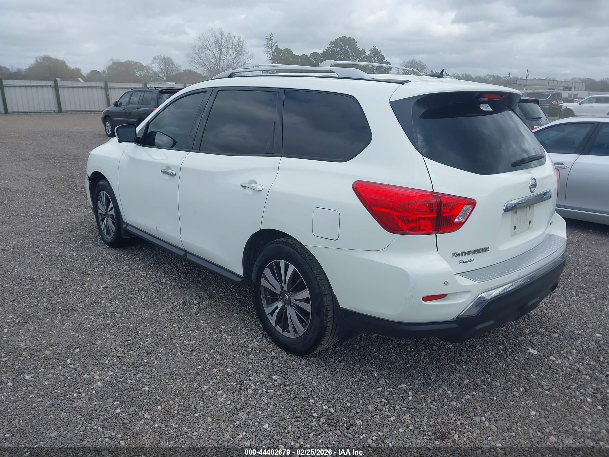 NISSAN PATHFINDER image 3