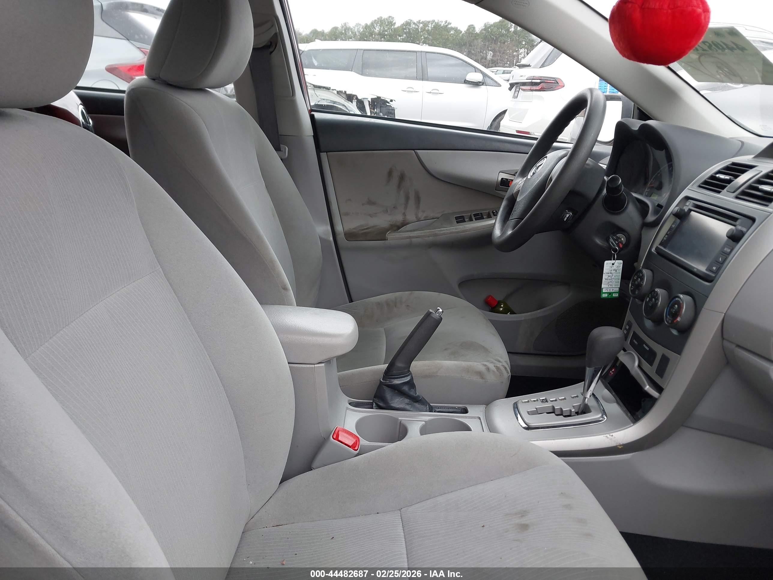 TOYOTA COROLLA image 5