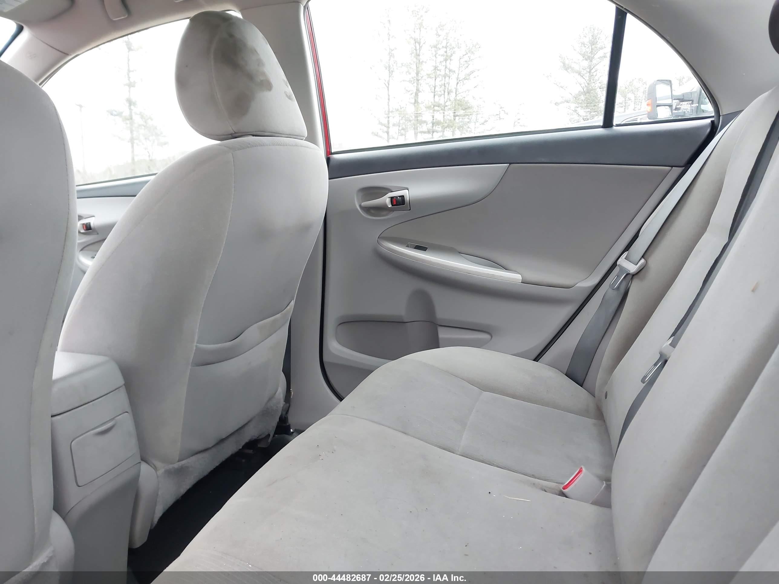 TOYOTA COROLLA image 8