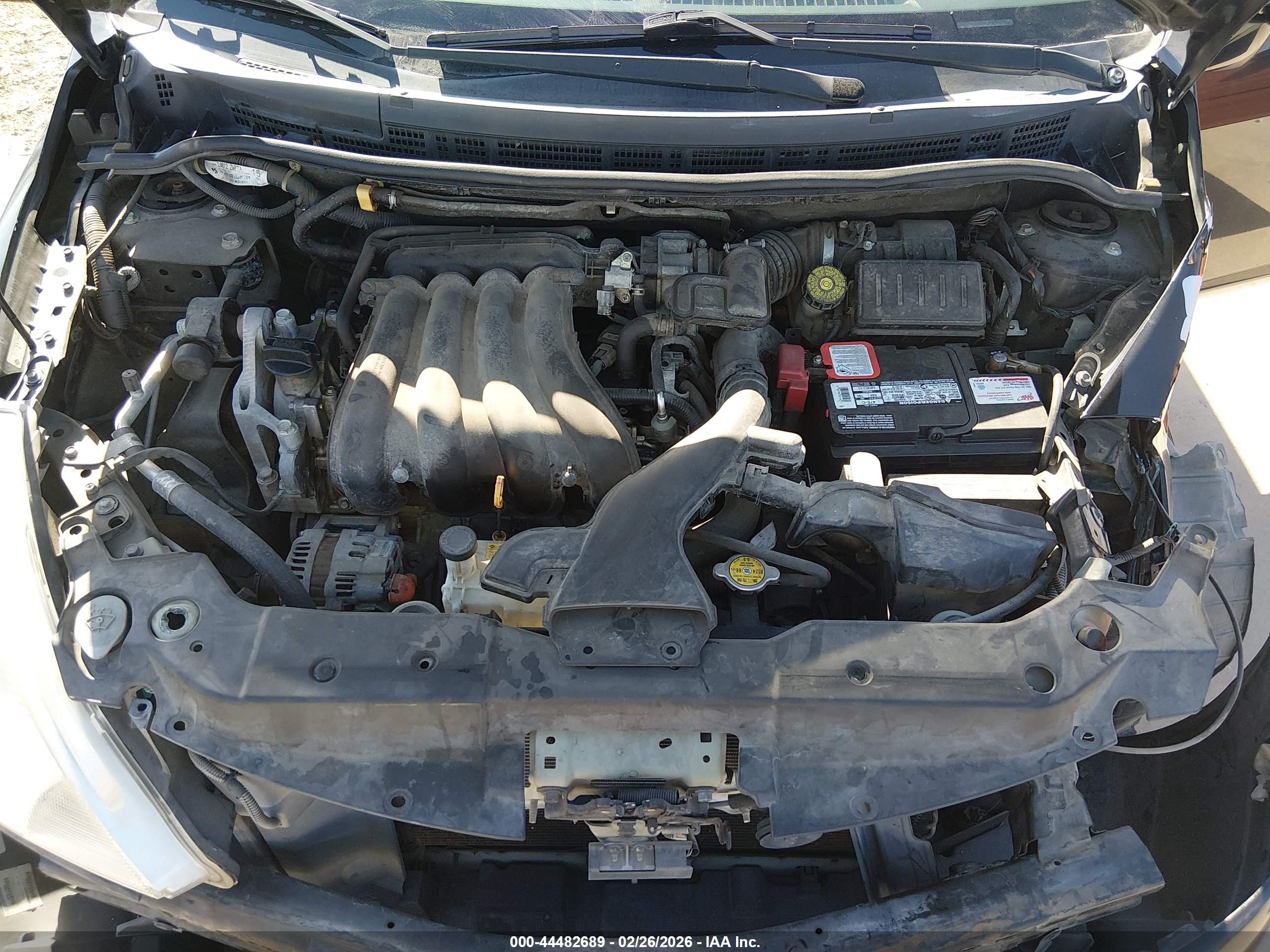 NISSAN VERSA image 10