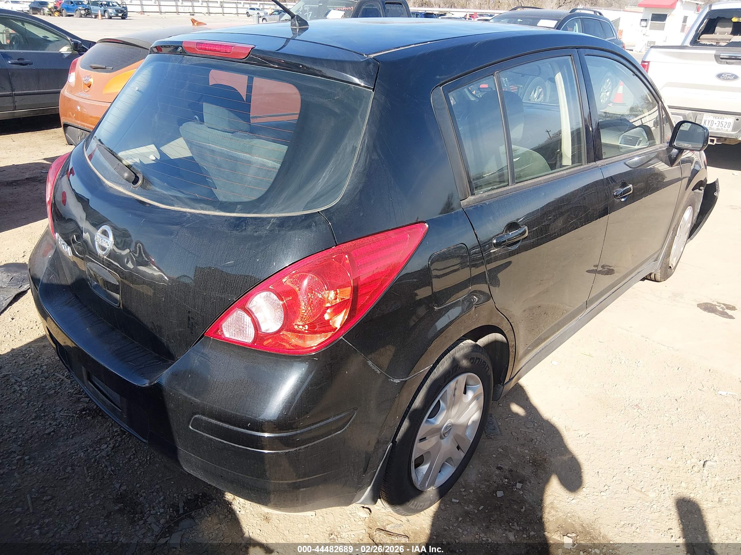 NISSAN VERSA image 4