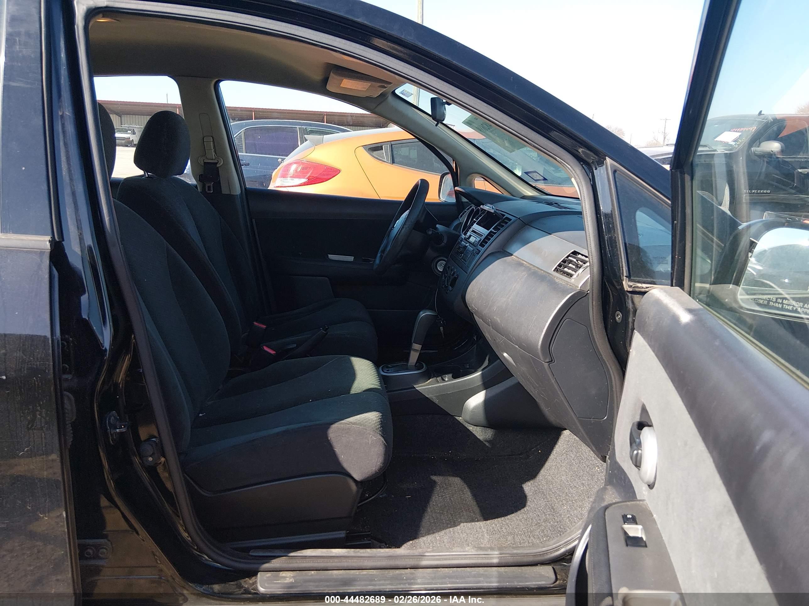 NISSAN VERSA image 5