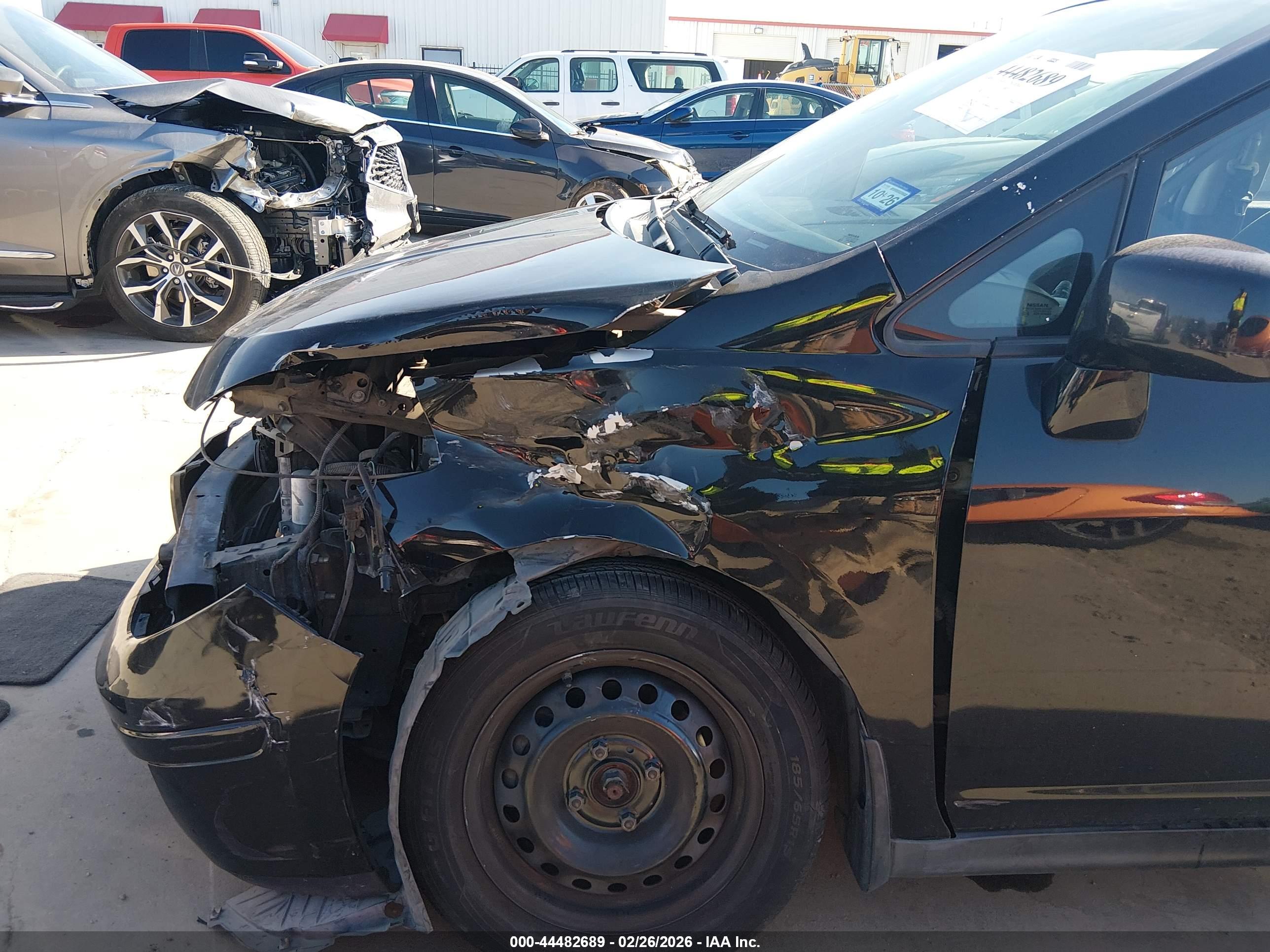 NISSAN VERSA image 6