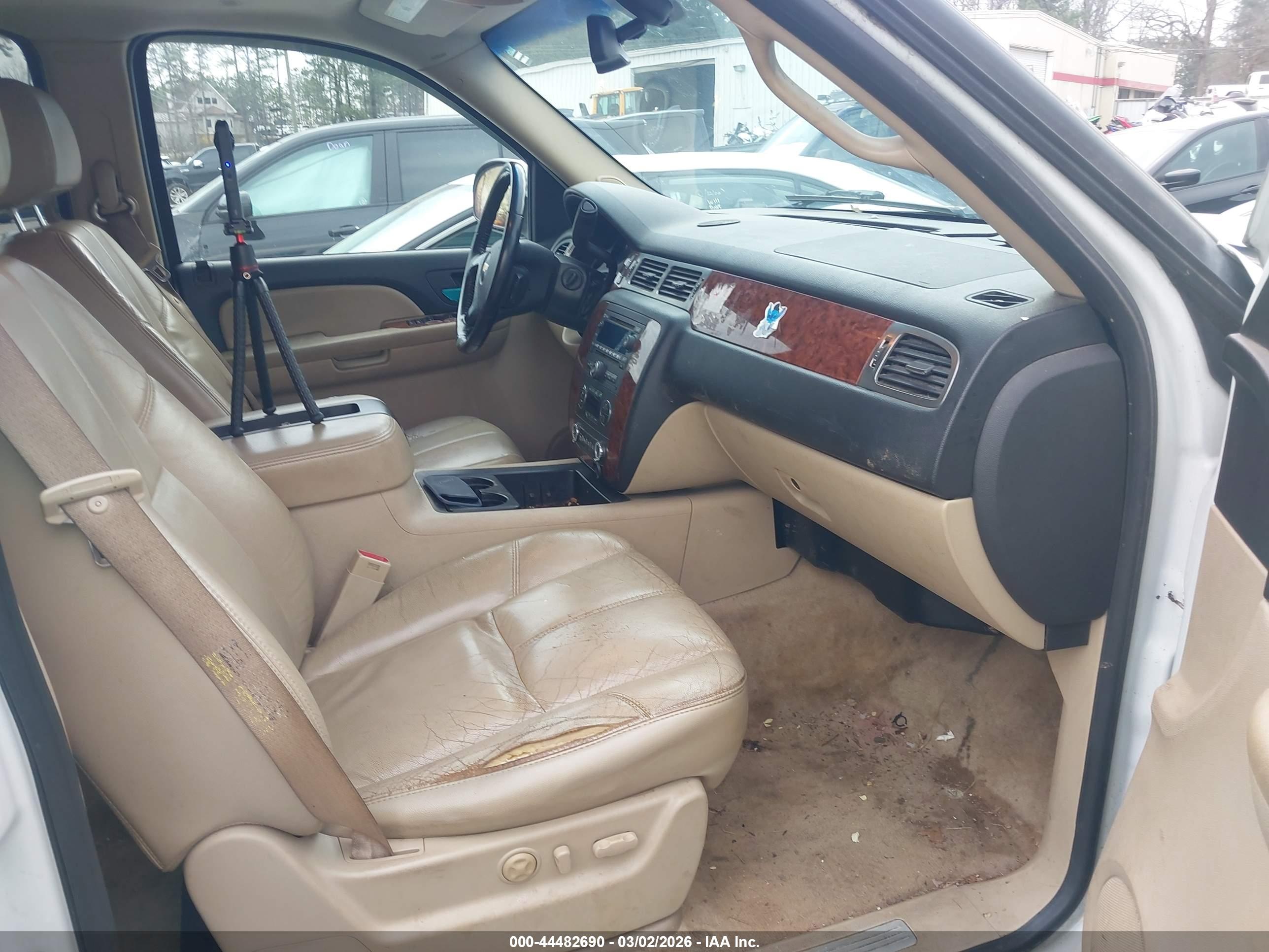 CHEVROLET TAHOE image 5