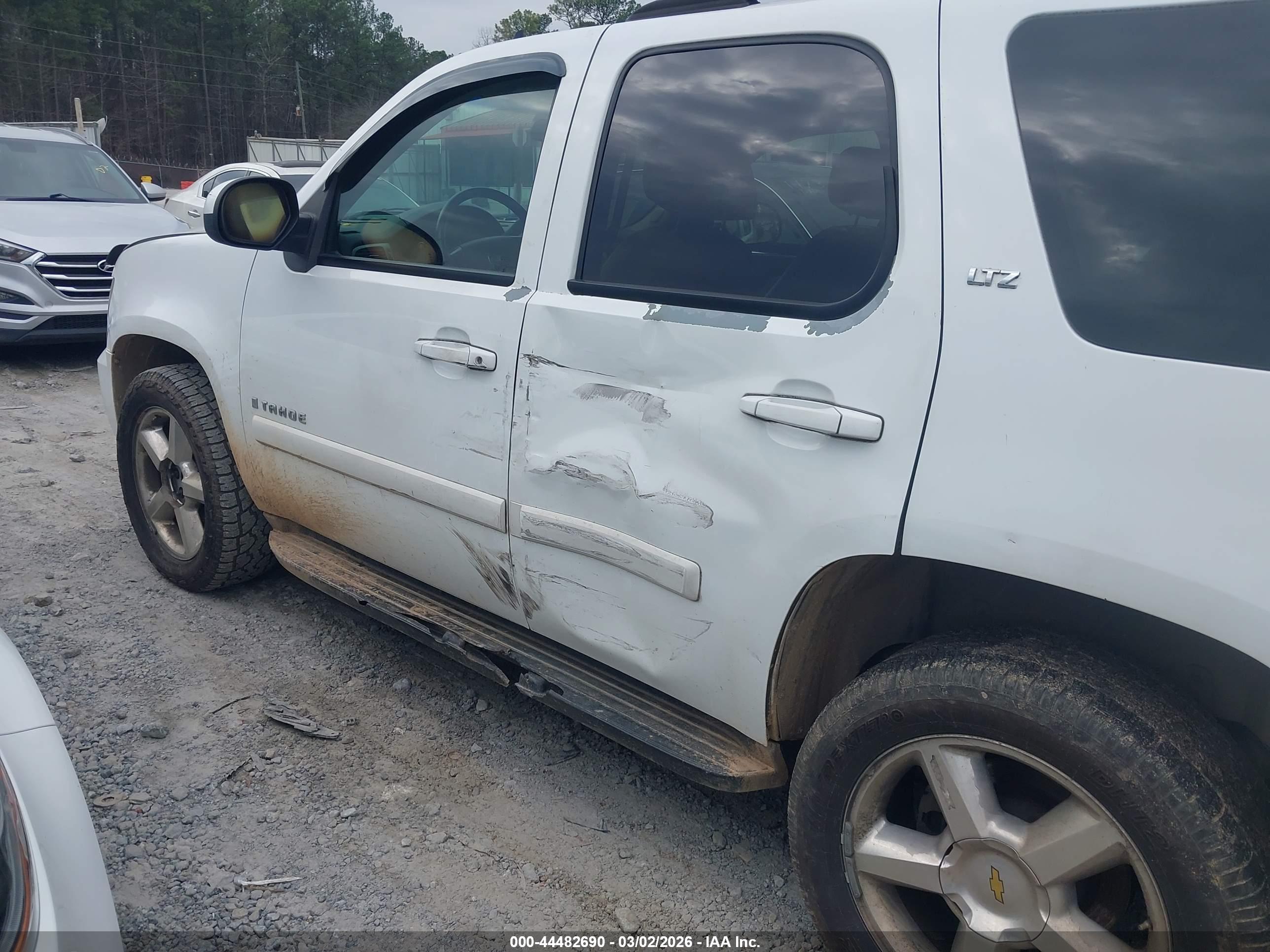 CHEVROLET TAHOE image 6