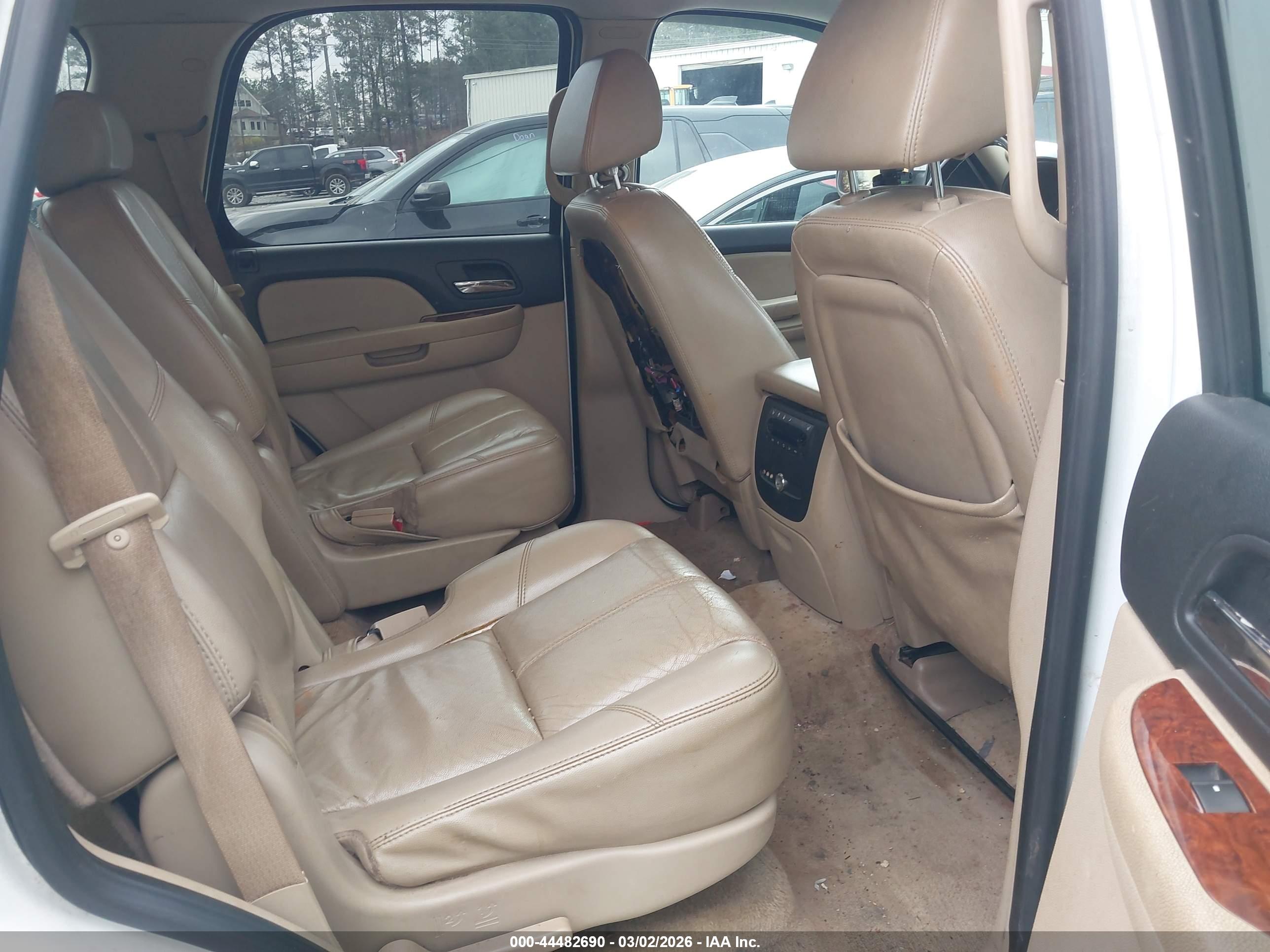 CHEVROLET TAHOE image 8