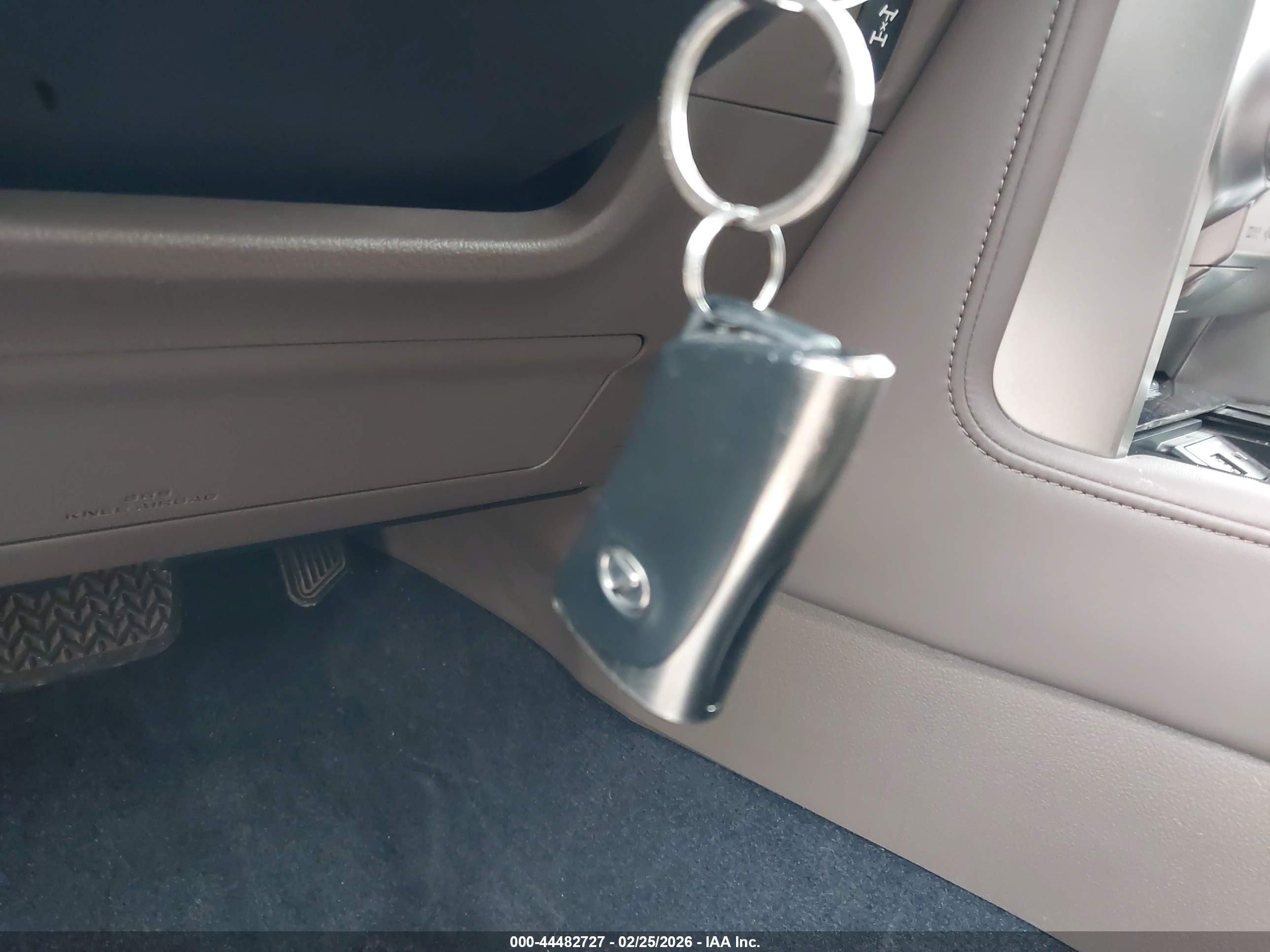 LEXUS 460 image 11