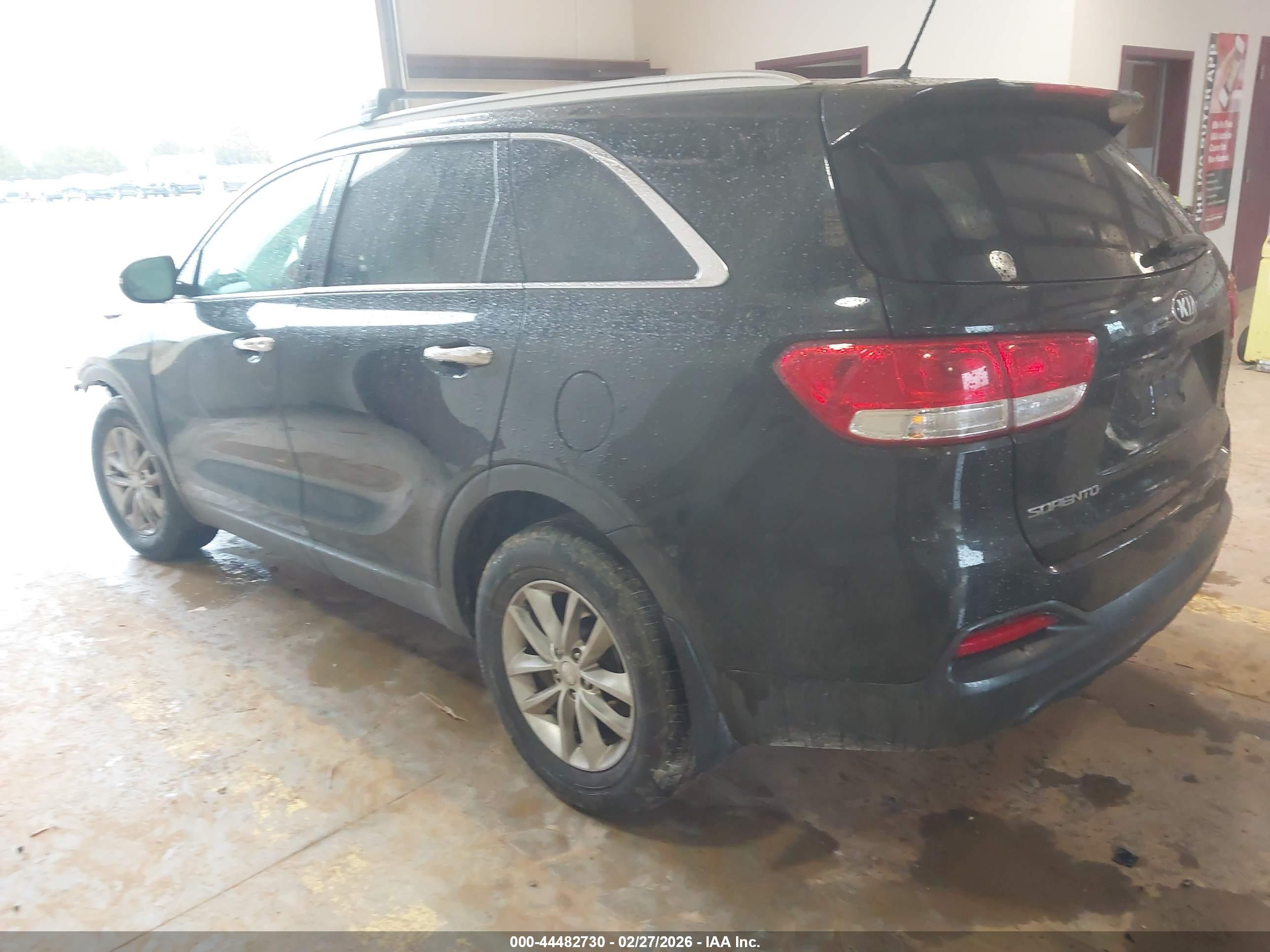 KIA SORENTO image 3