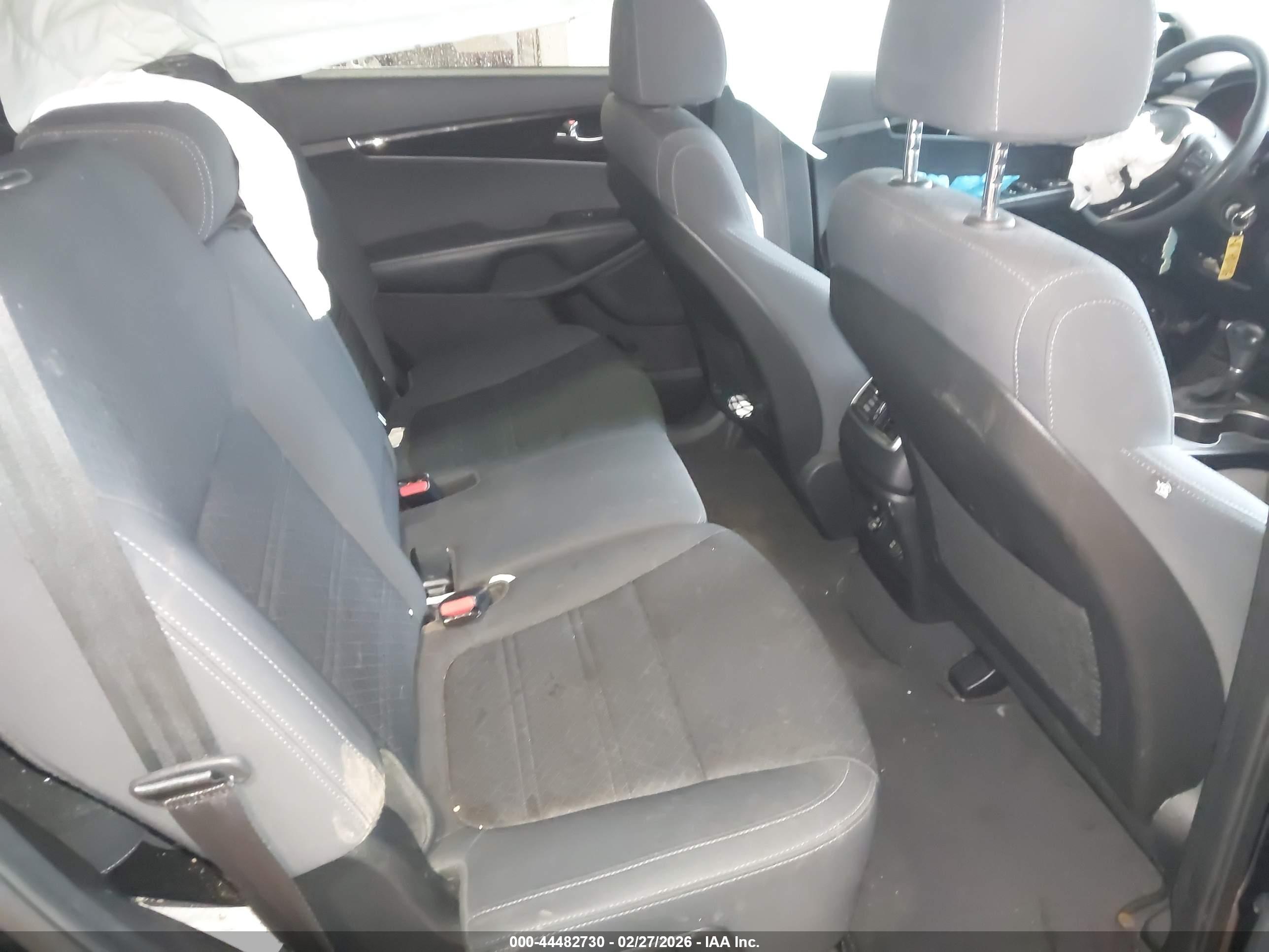 KIA SORENTO image 8