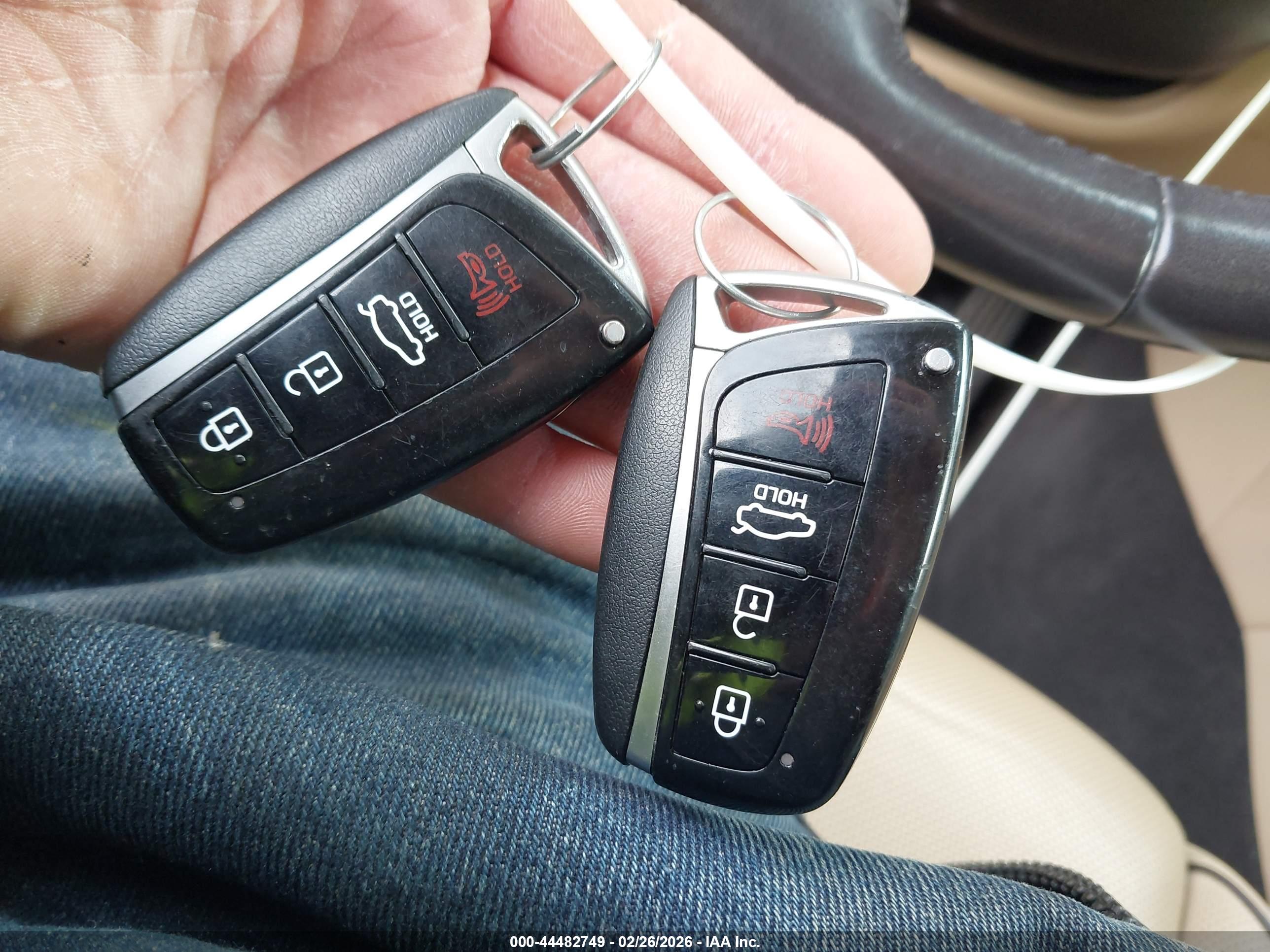 HYUNDAI GENESIS image 11