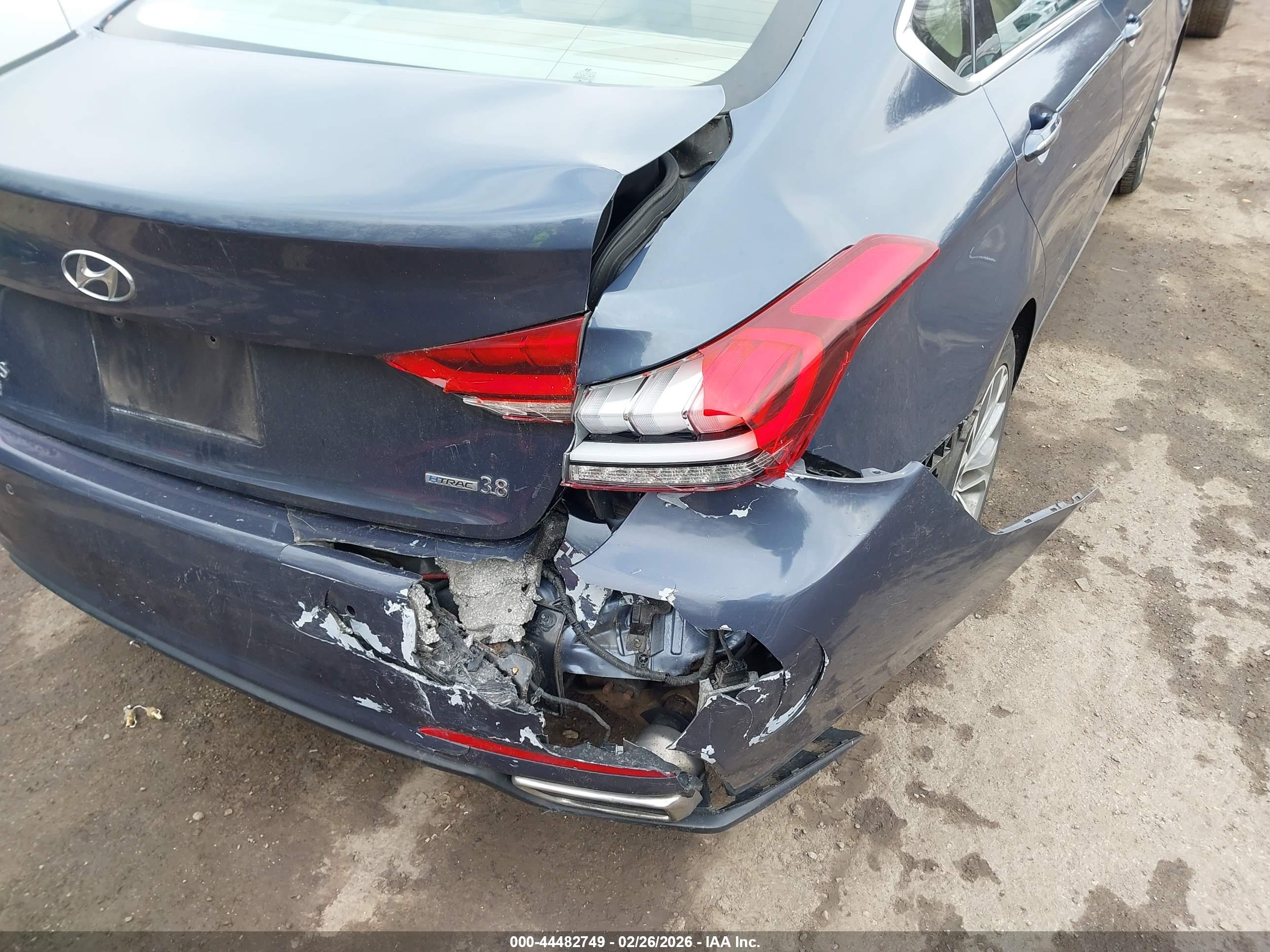 HYUNDAI GENESIS image 6