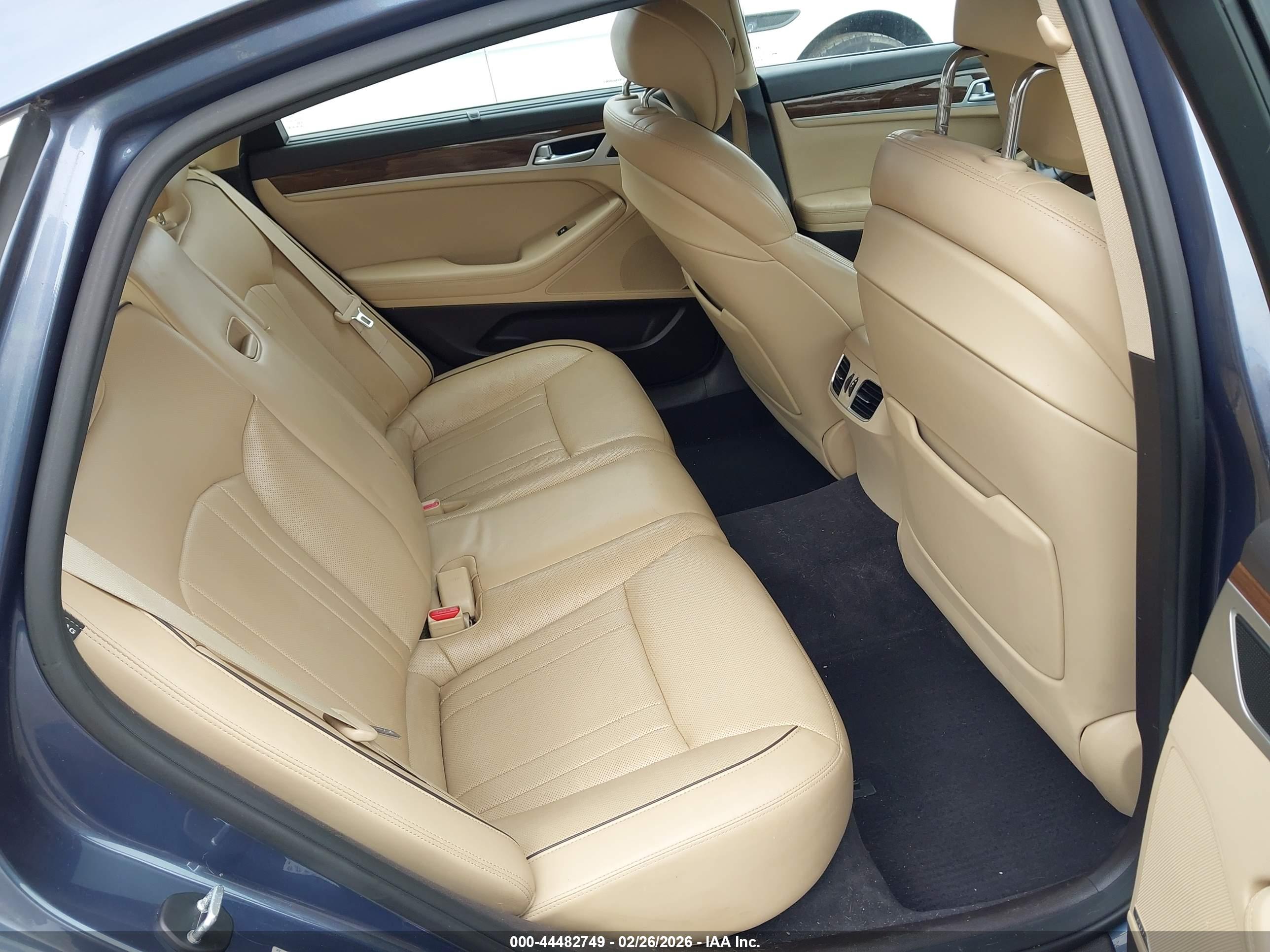 HYUNDAI GENESIS image 8
