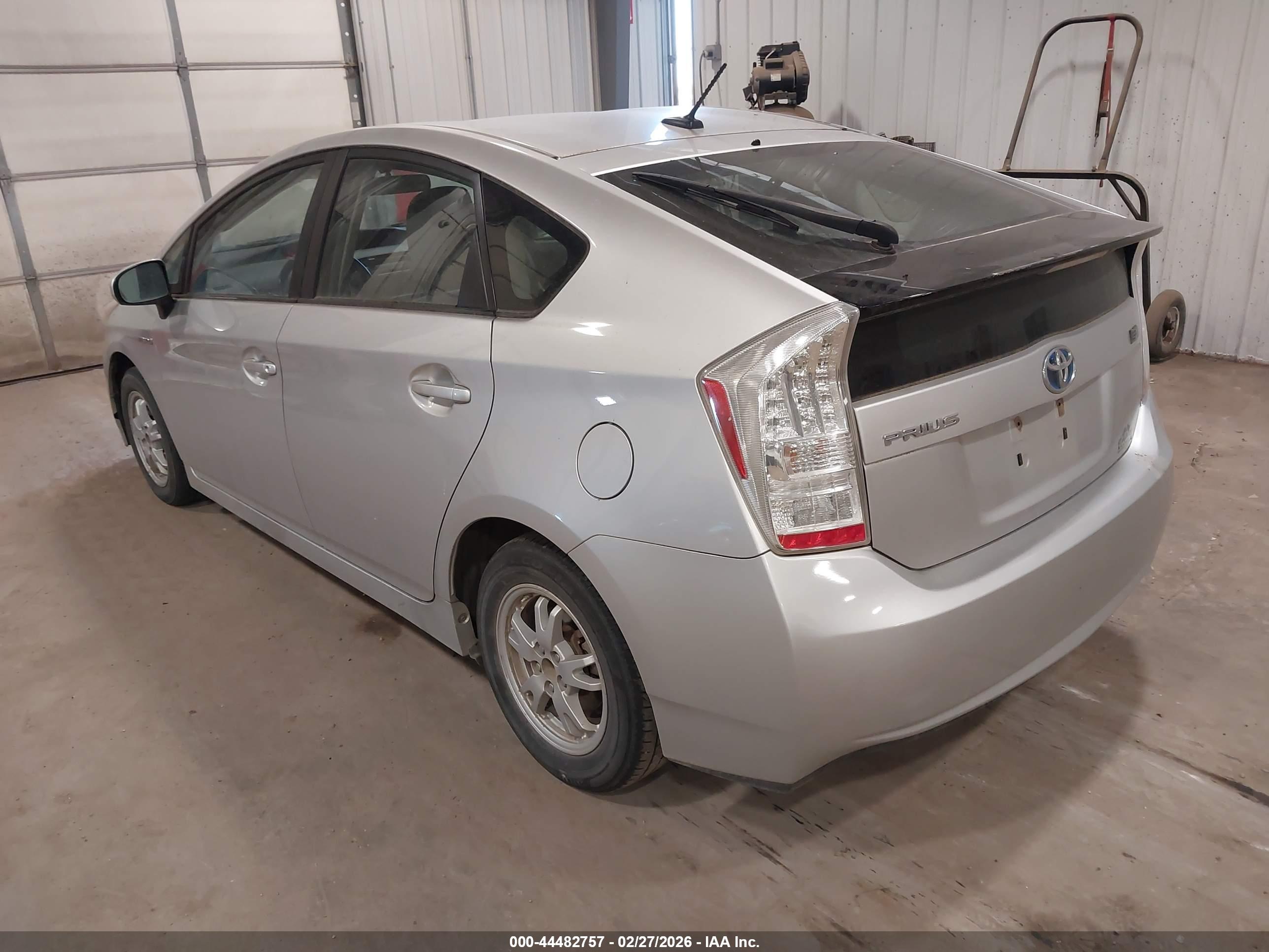 TOYOTA PRIUS image 3