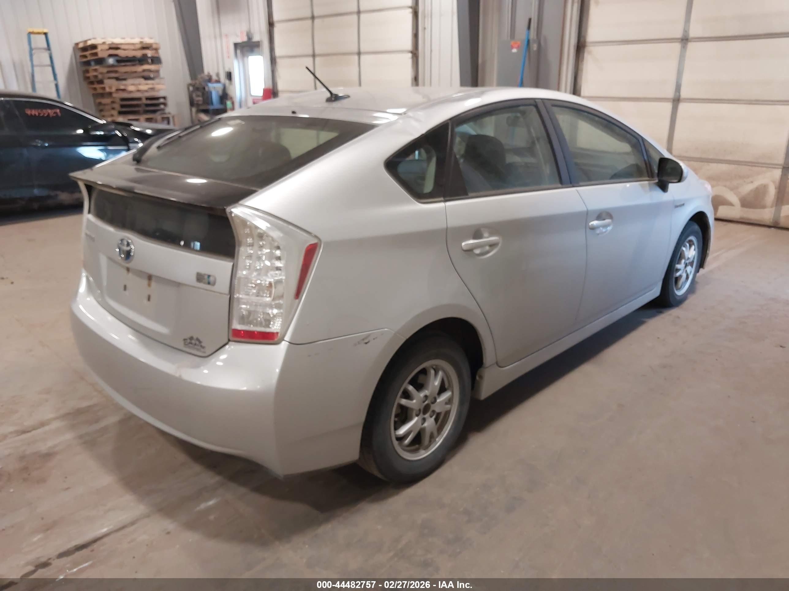 TOYOTA PRIUS image 4