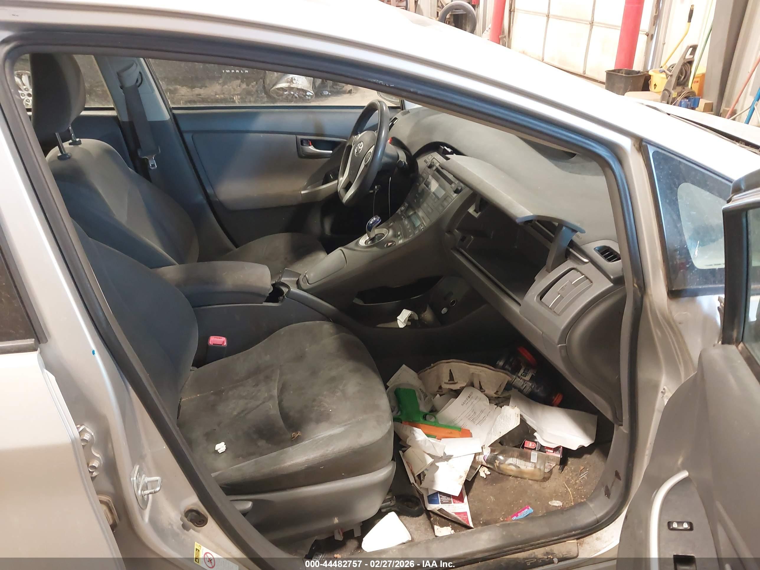 TOYOTA PRIUS image 5