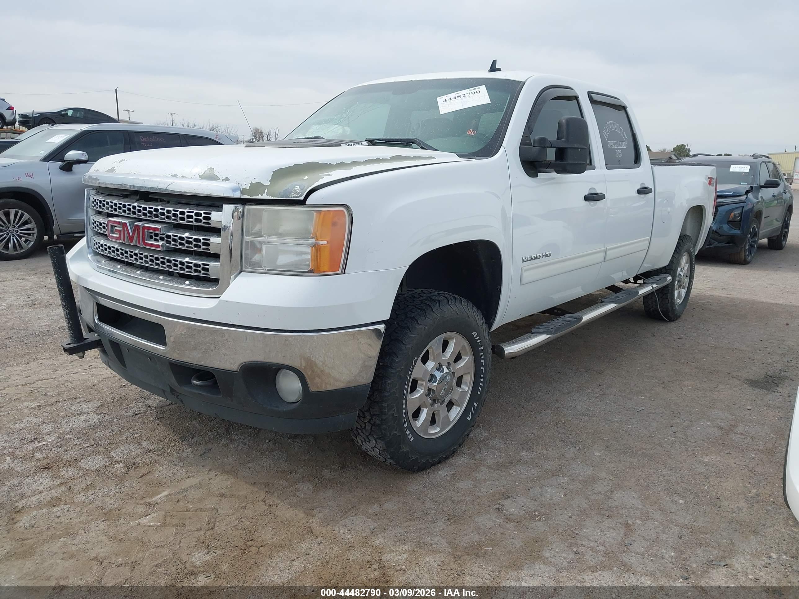 GMC SIERRA image 2