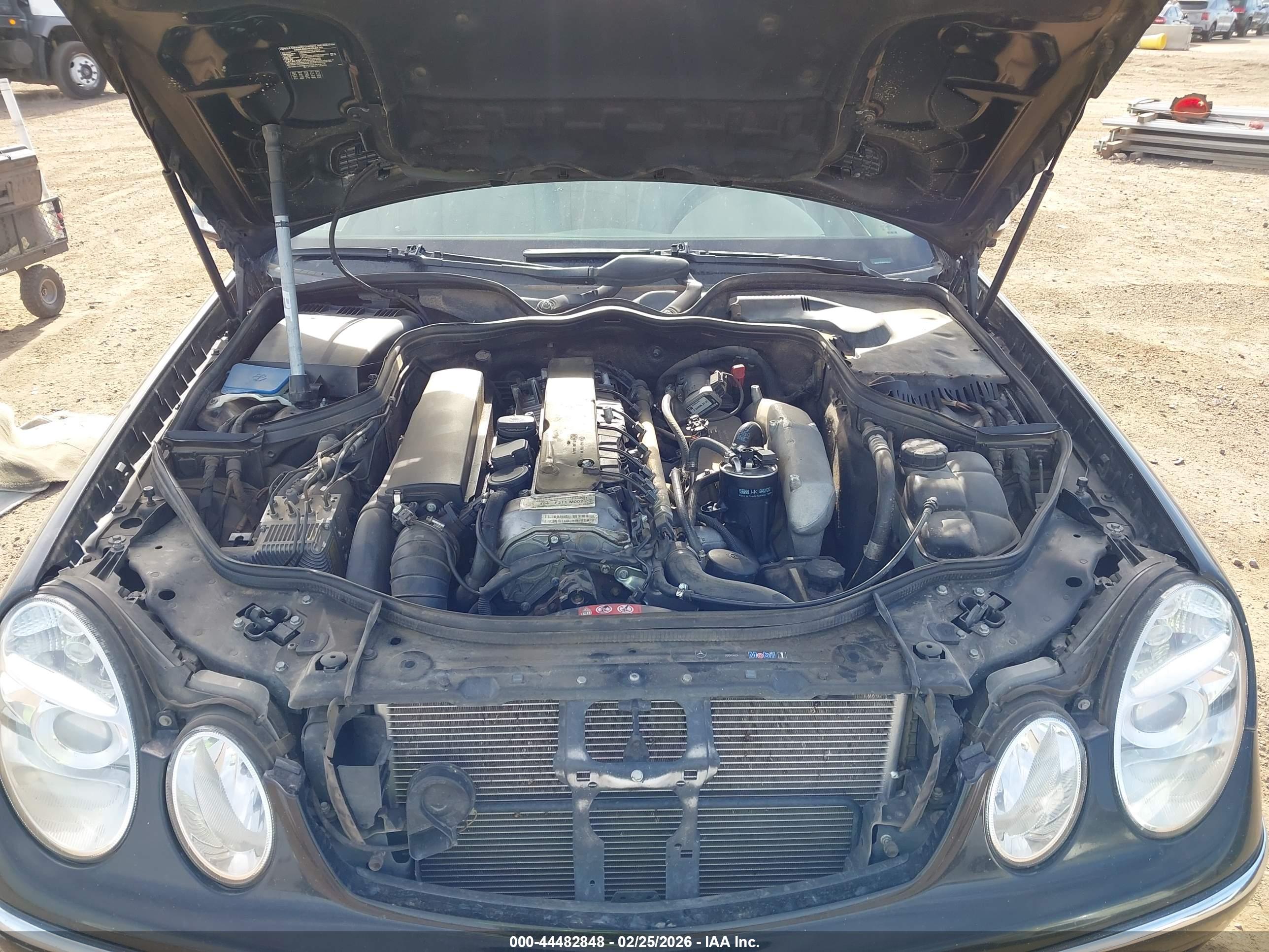 MERCEDES-BENZ E image 10