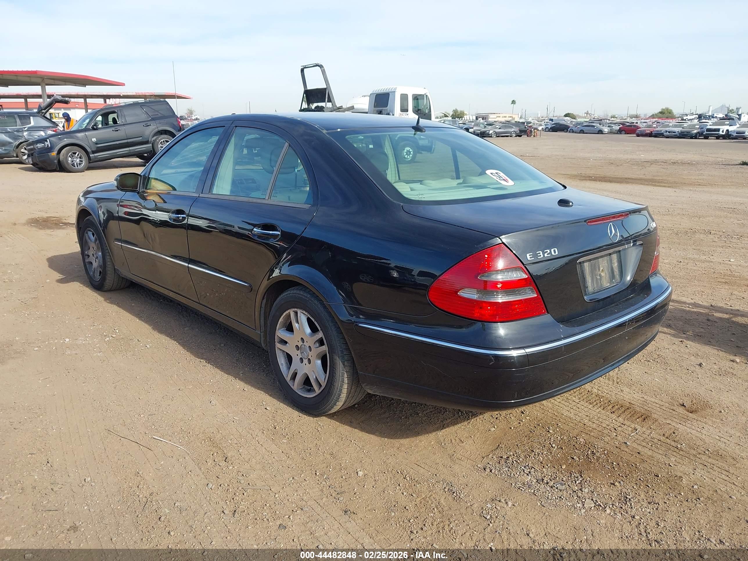 MERCEDES-BENZ E image 3
