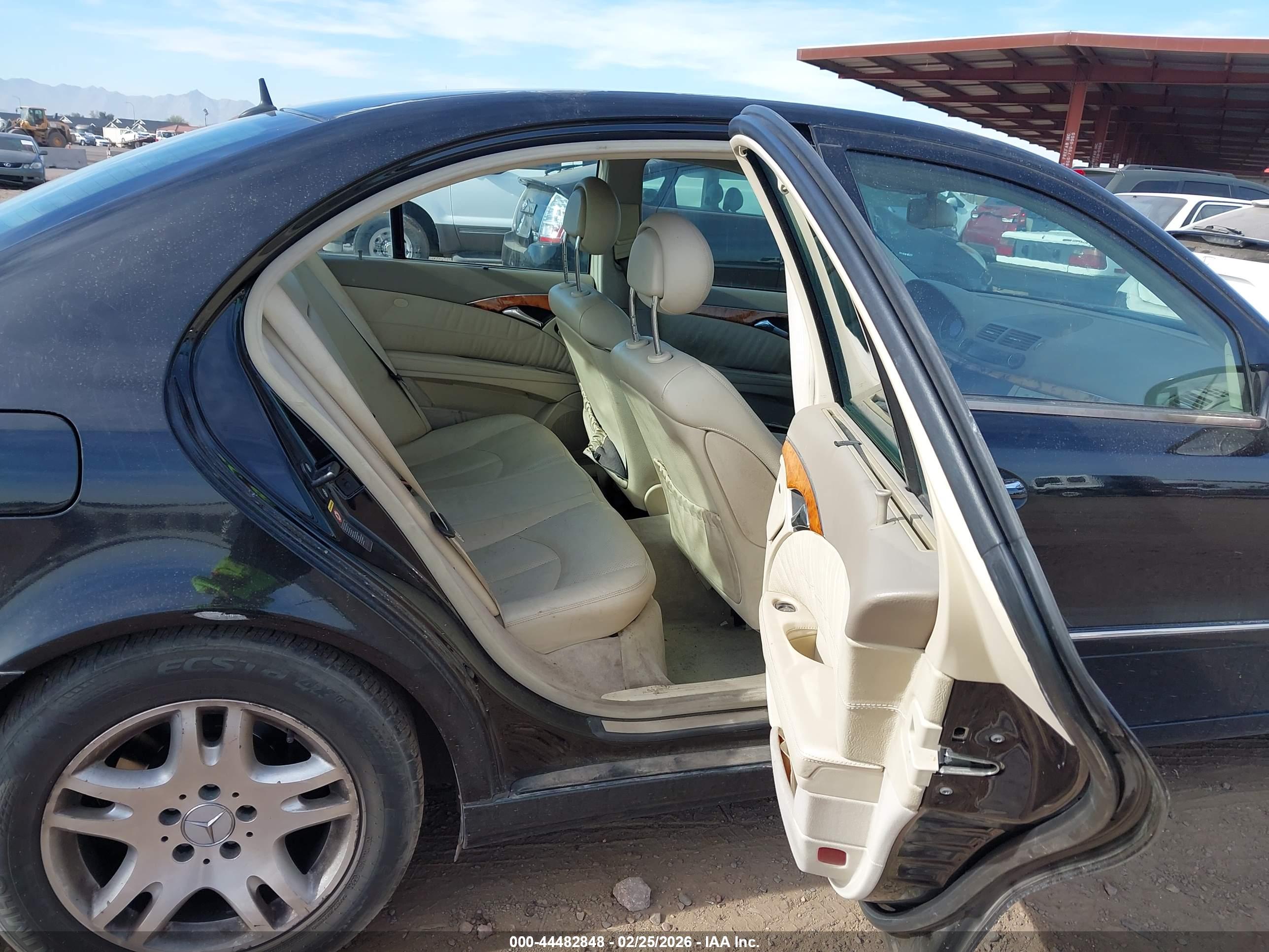 MERCEDES-BENZ E image 8