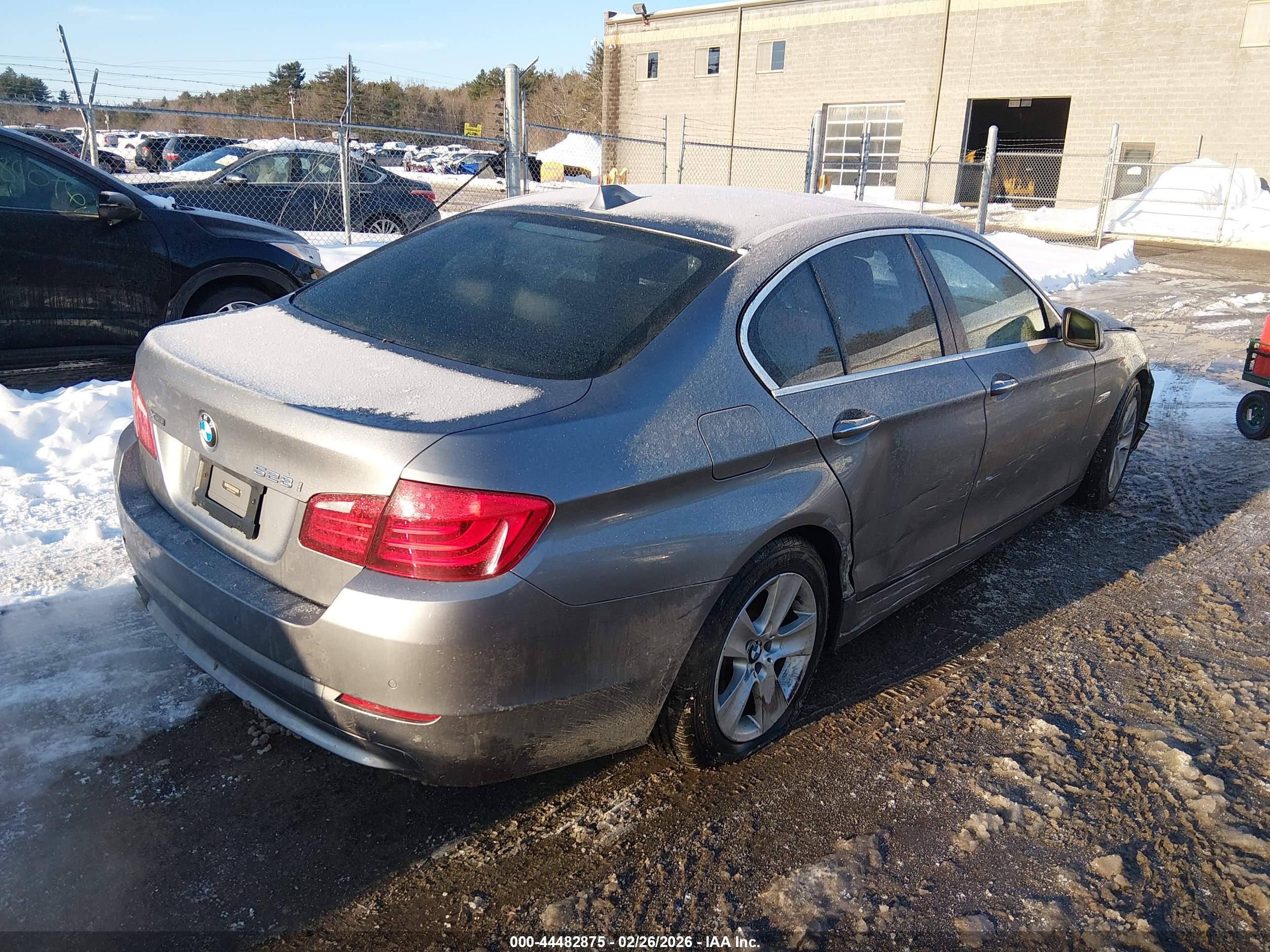 BMW 528I image 4