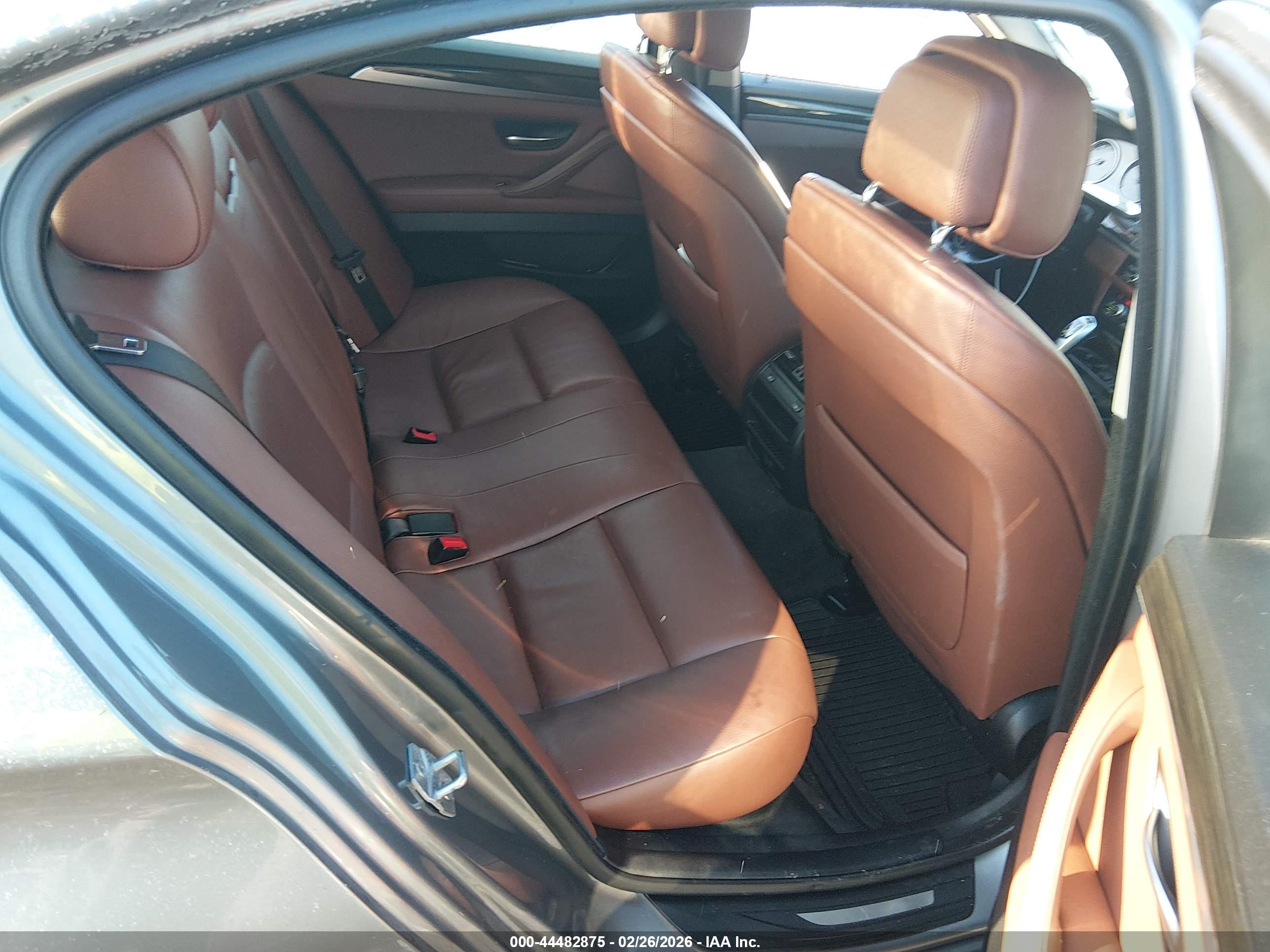 BMW 528I image 8