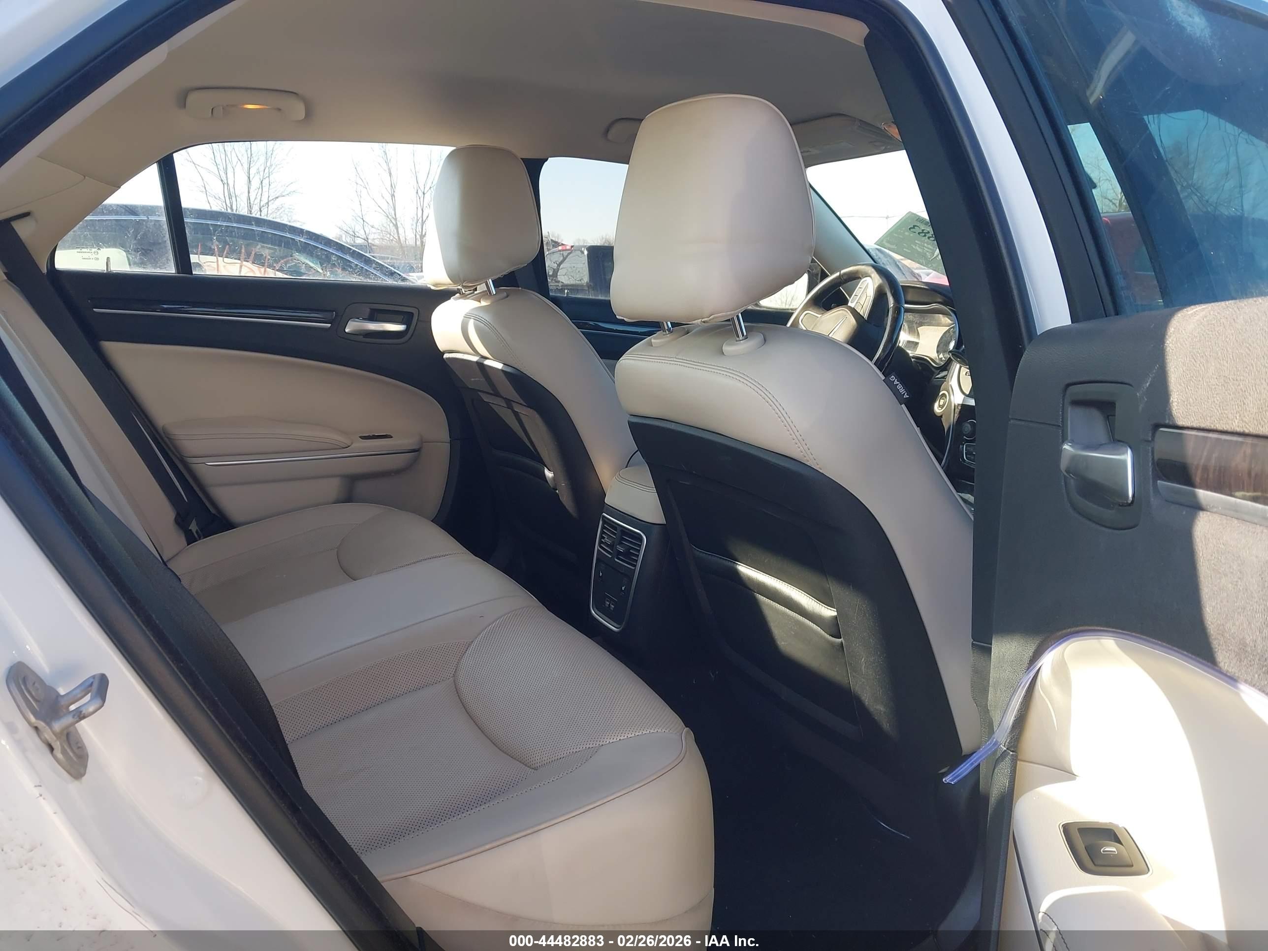 CHRYSLER 300 image 8