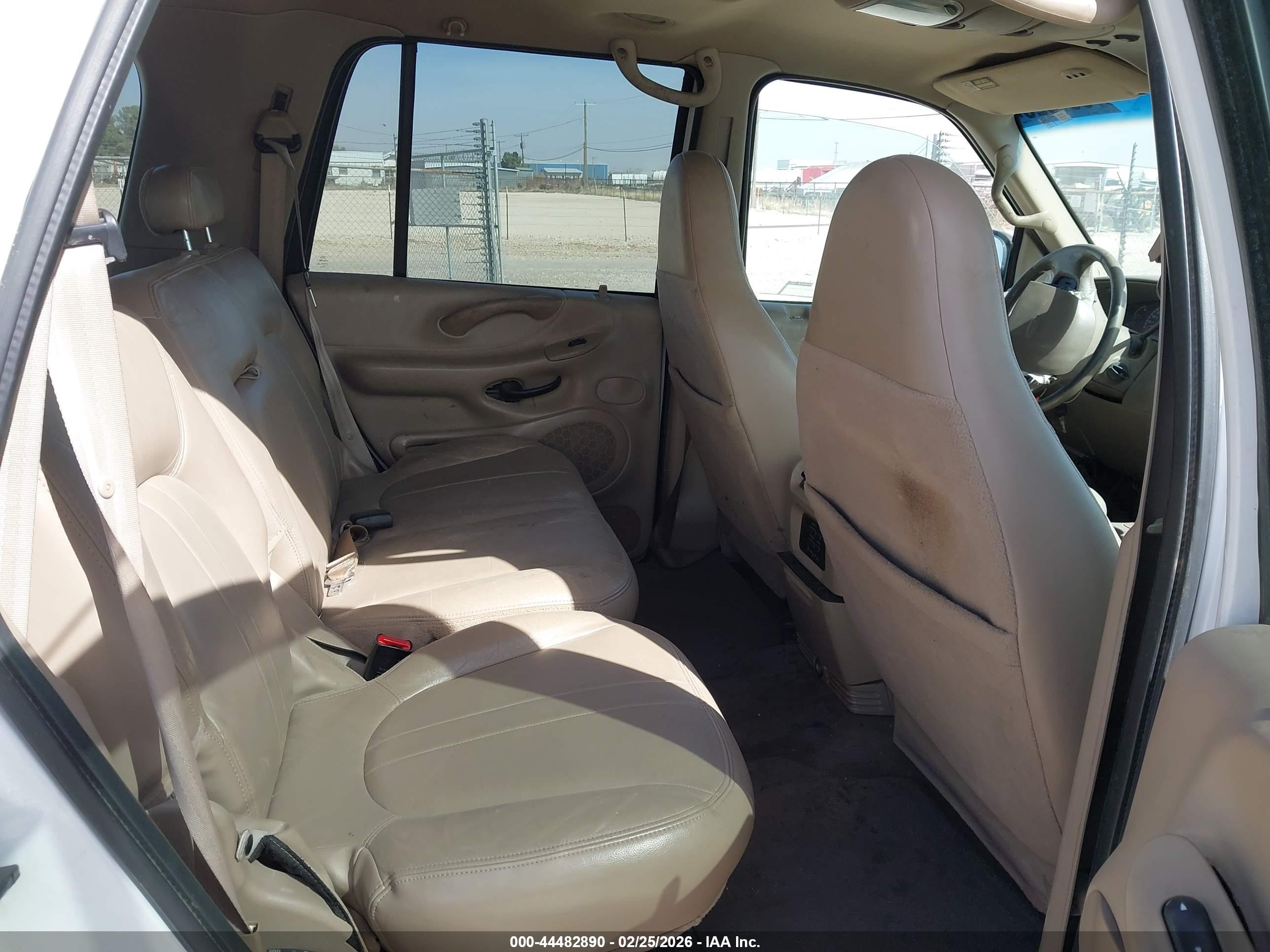 FORD EXPEDITION image 8