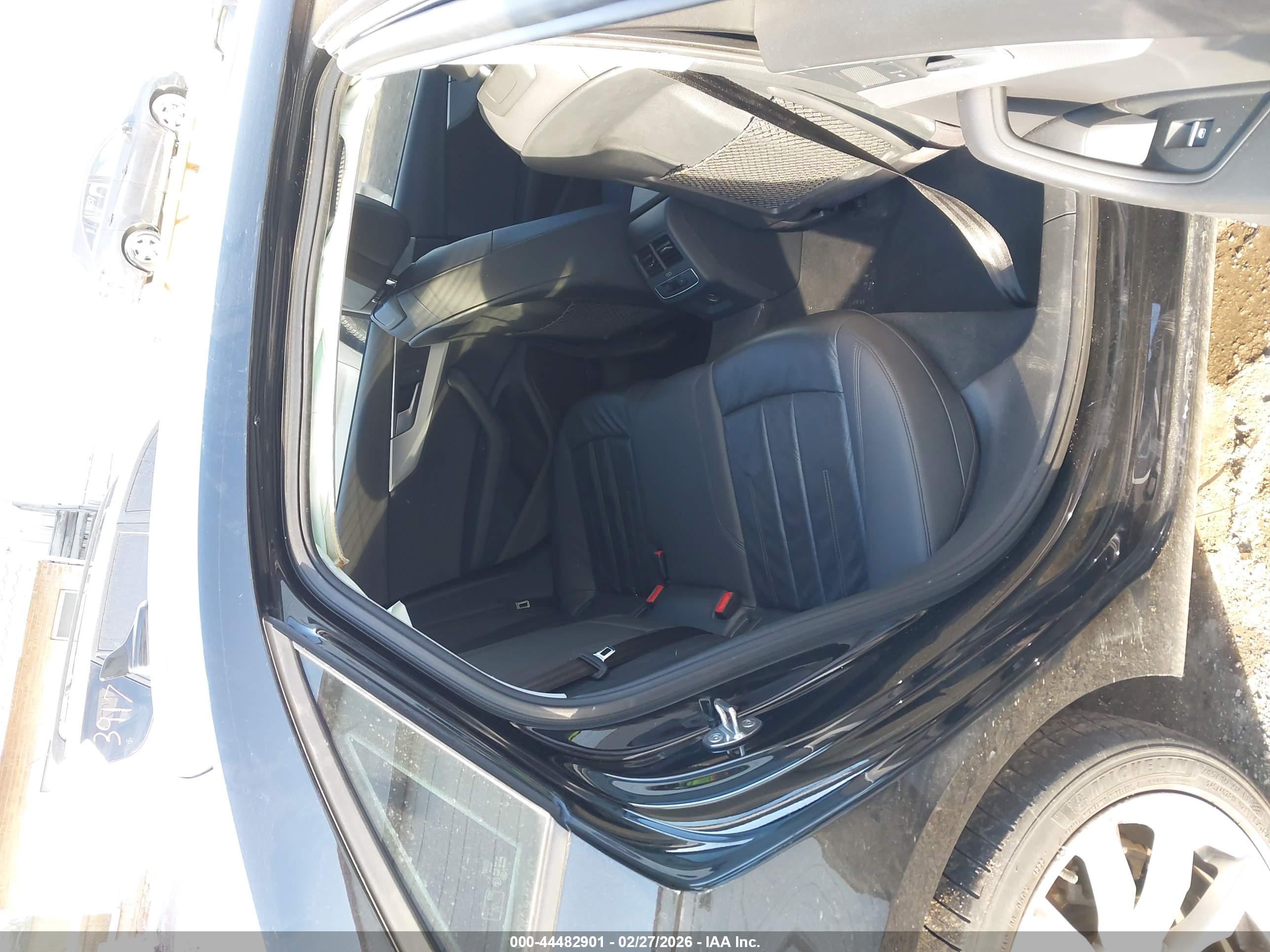 AUDI A4 image 8