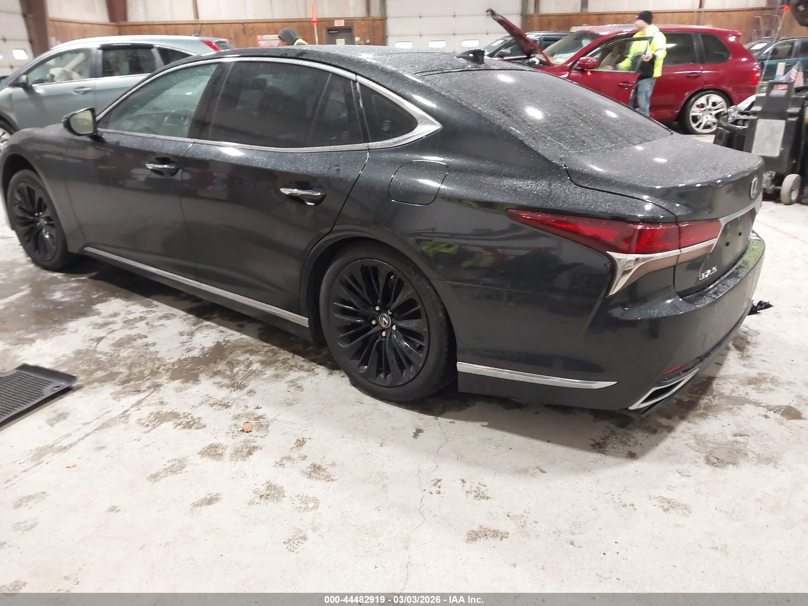 LEXUS LS image 3
