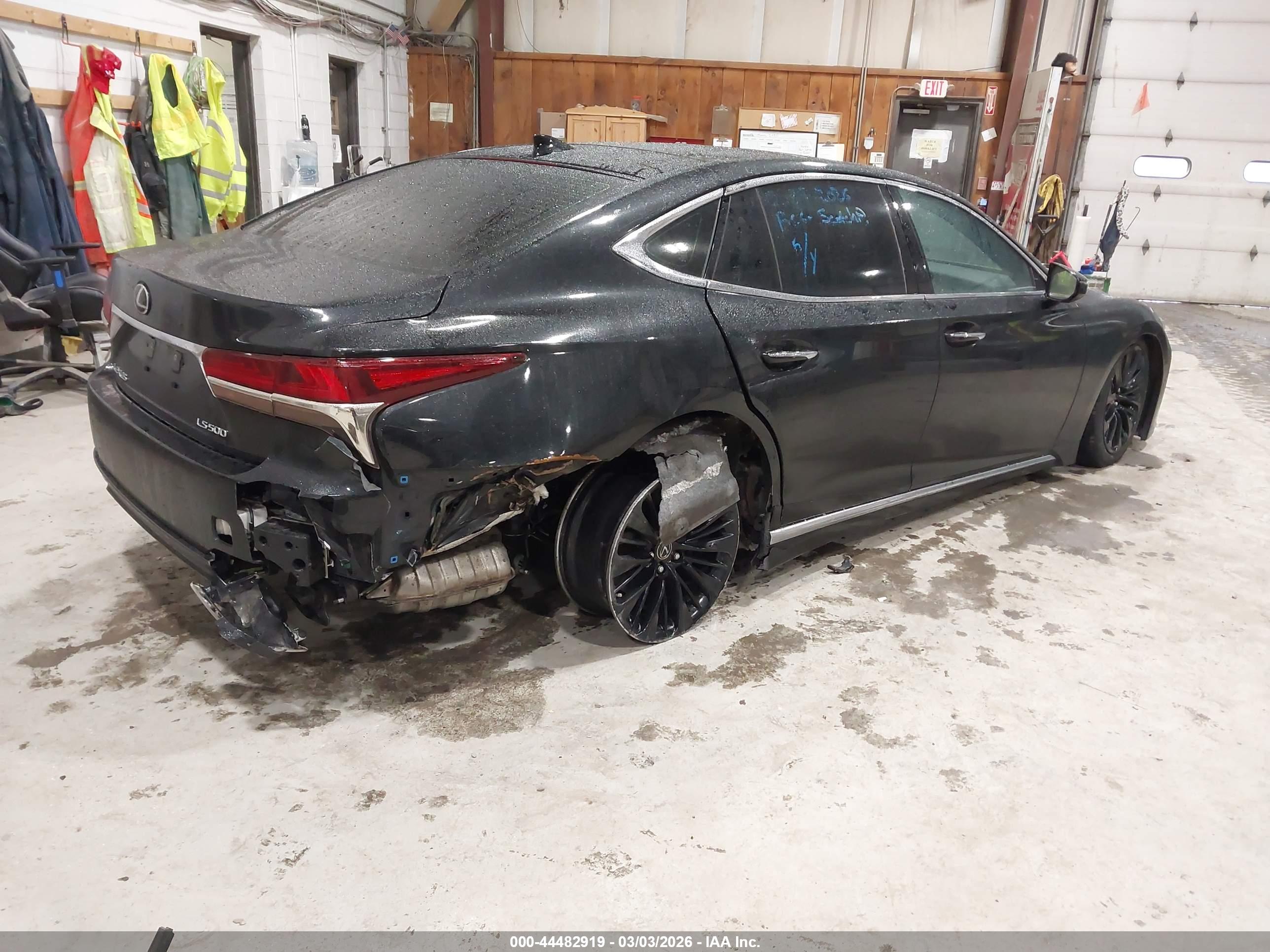 LEXUS LS image 4