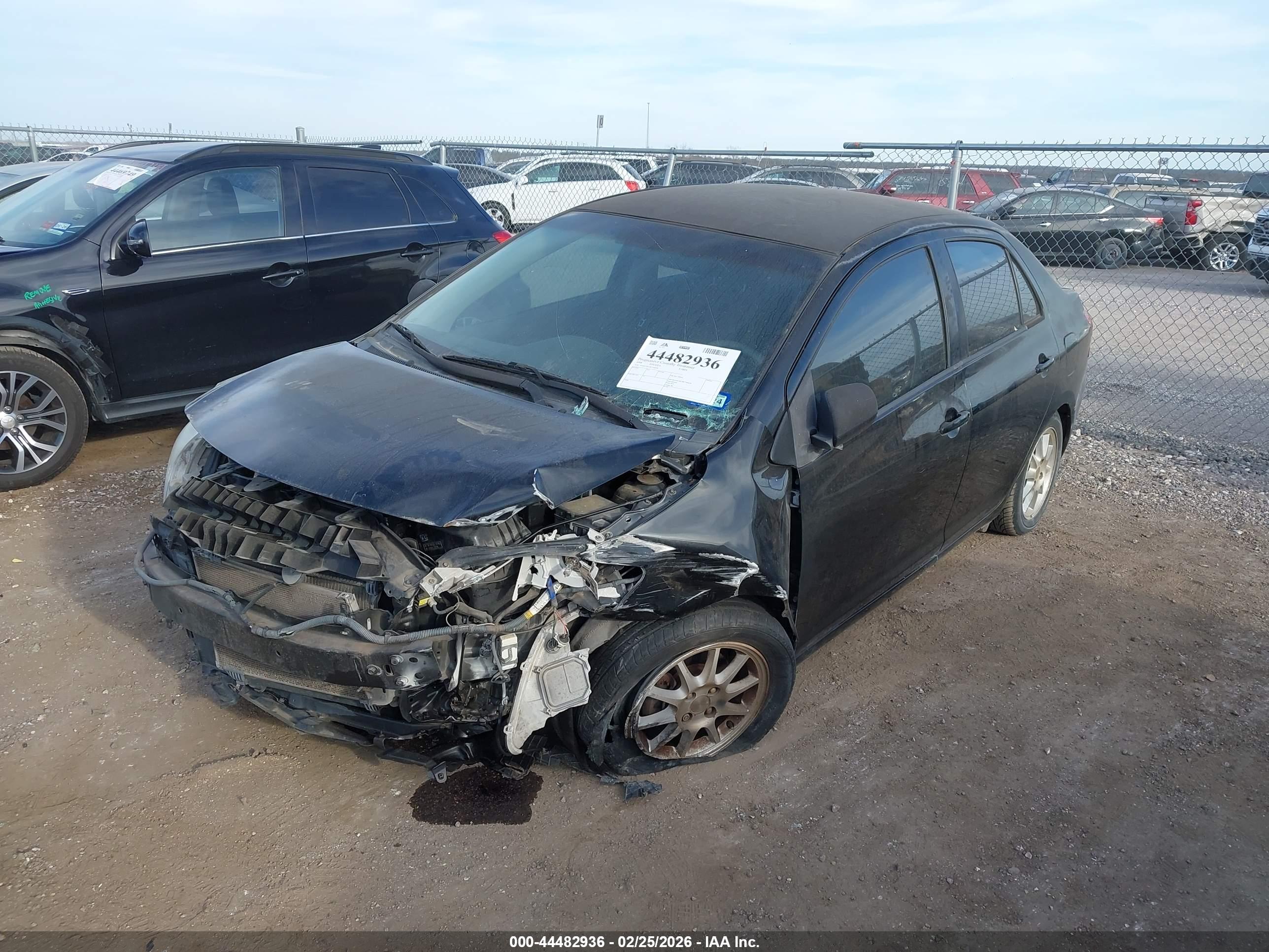 TOYOTA YARIS image 2