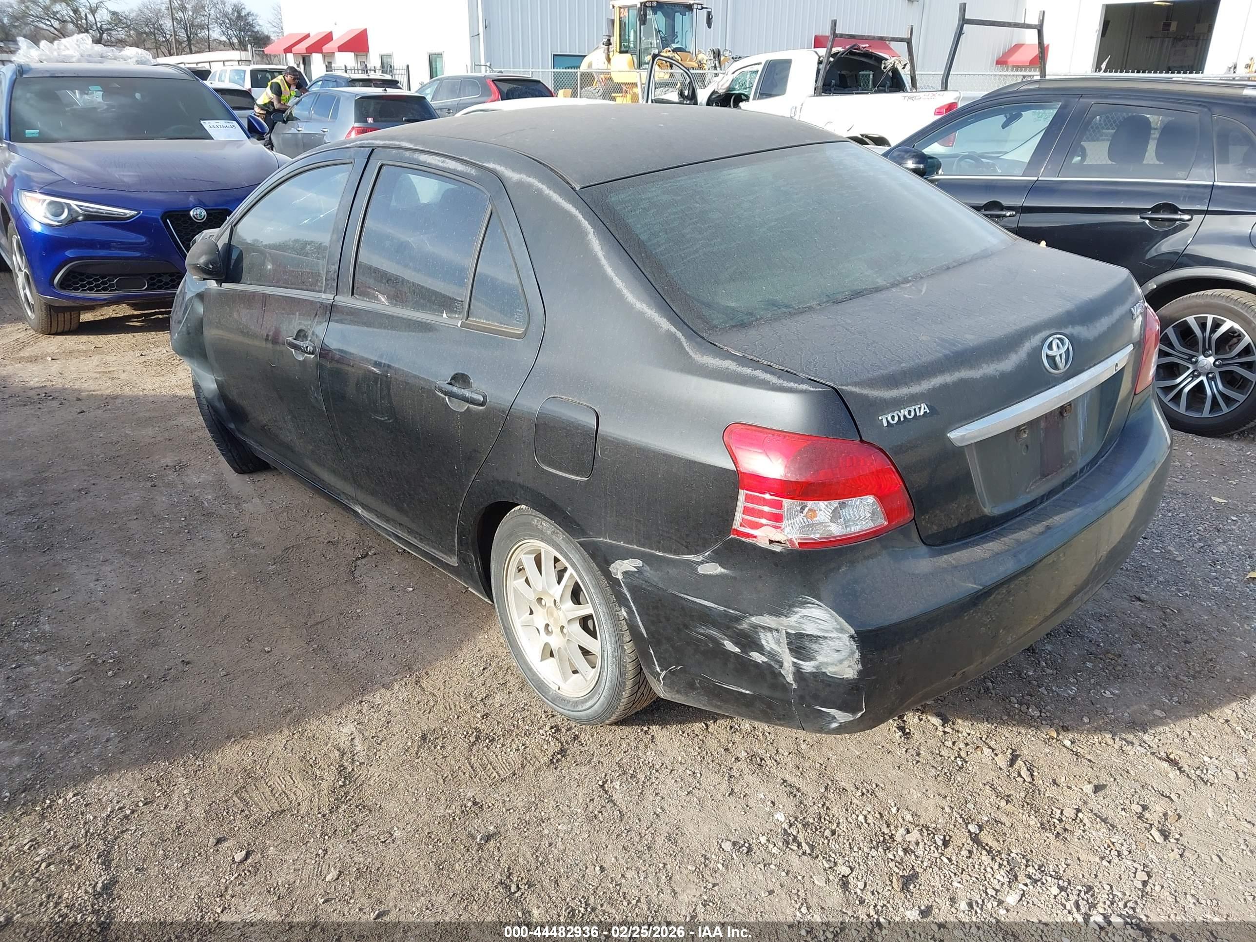TOYOTA YARIS image 3