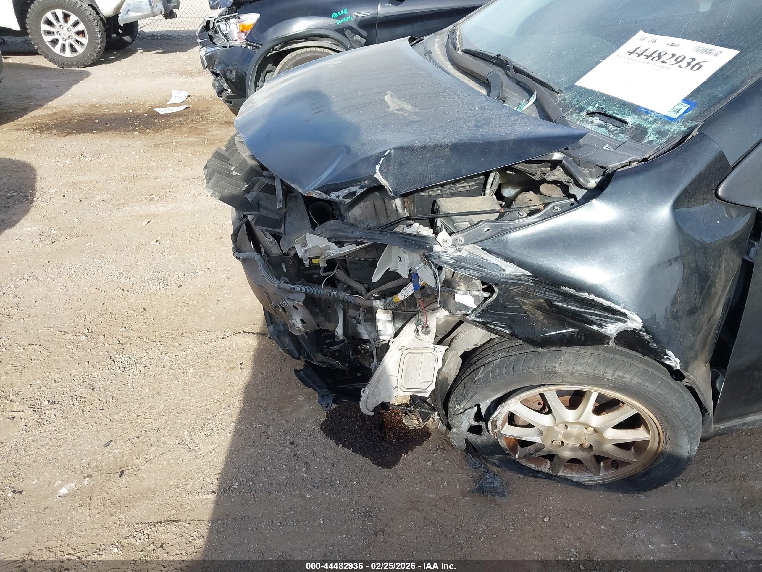 TOYOTA YARIS image 6