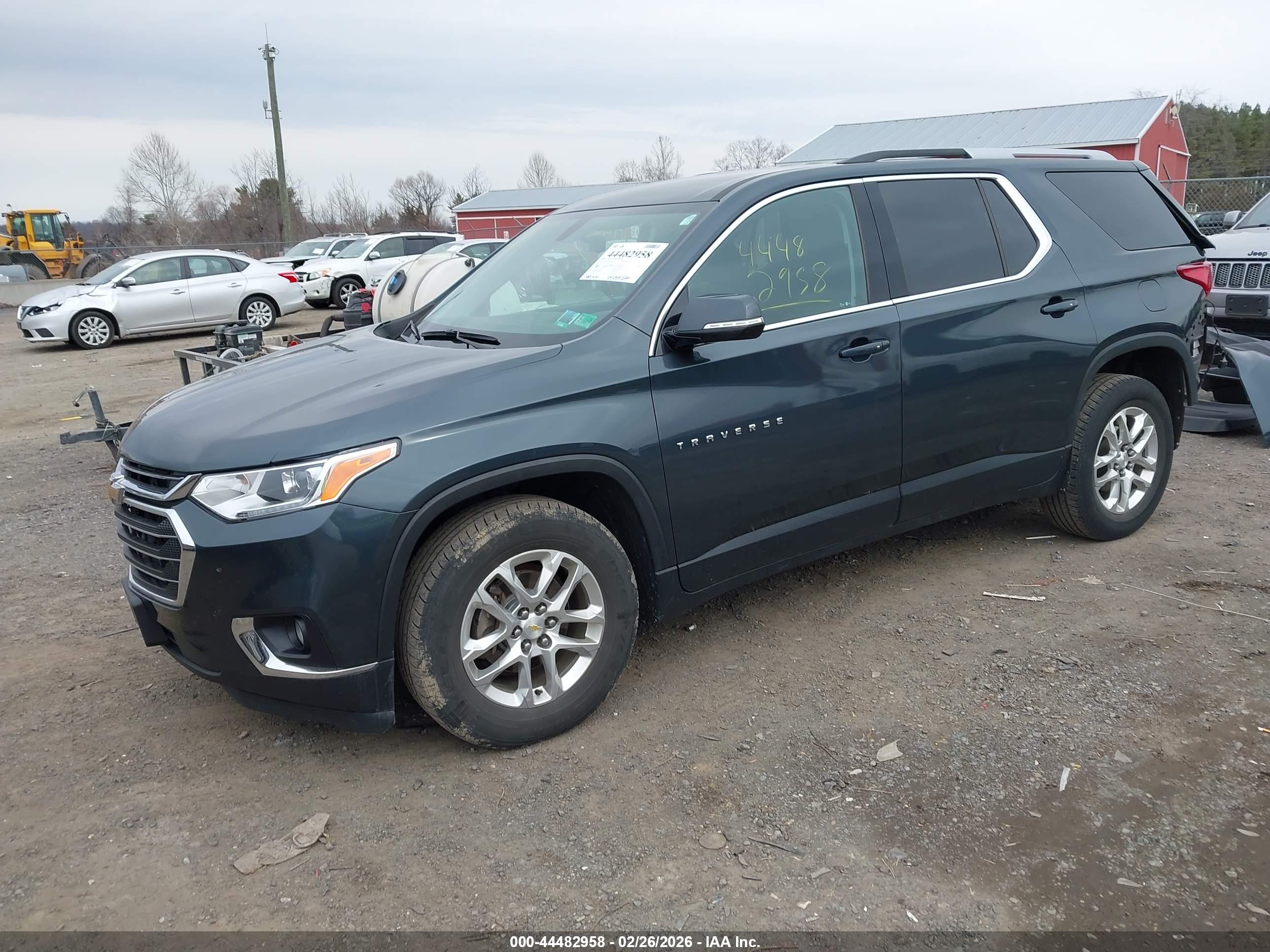 CHEVROLET TRAVERSE image 2