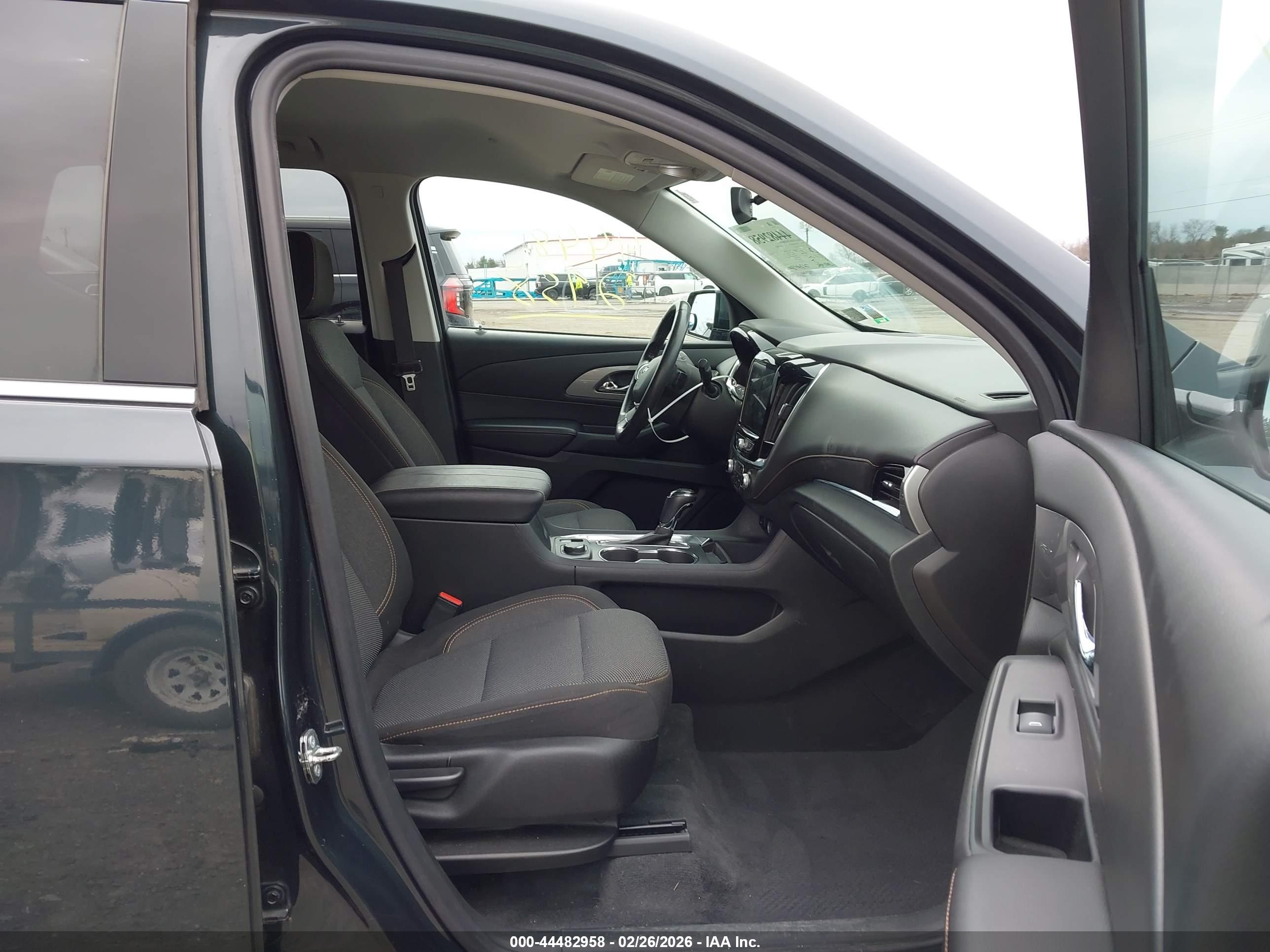 CHEVROLET TRAVERSE image 5