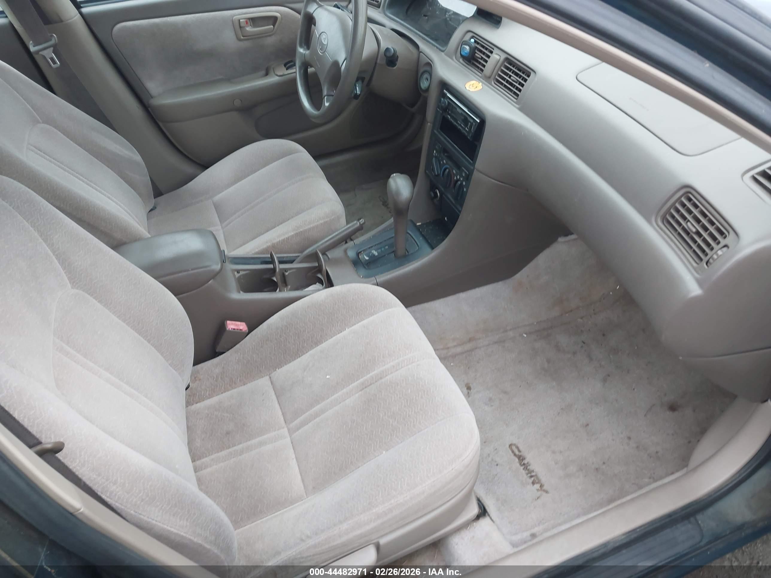 TOYOTA CAMRY image 5